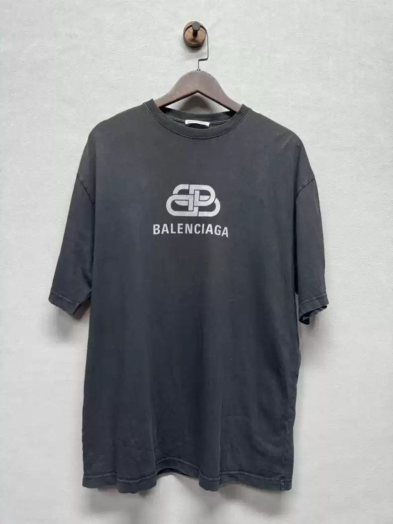 Balenciaga worn-out buckle short sleeves