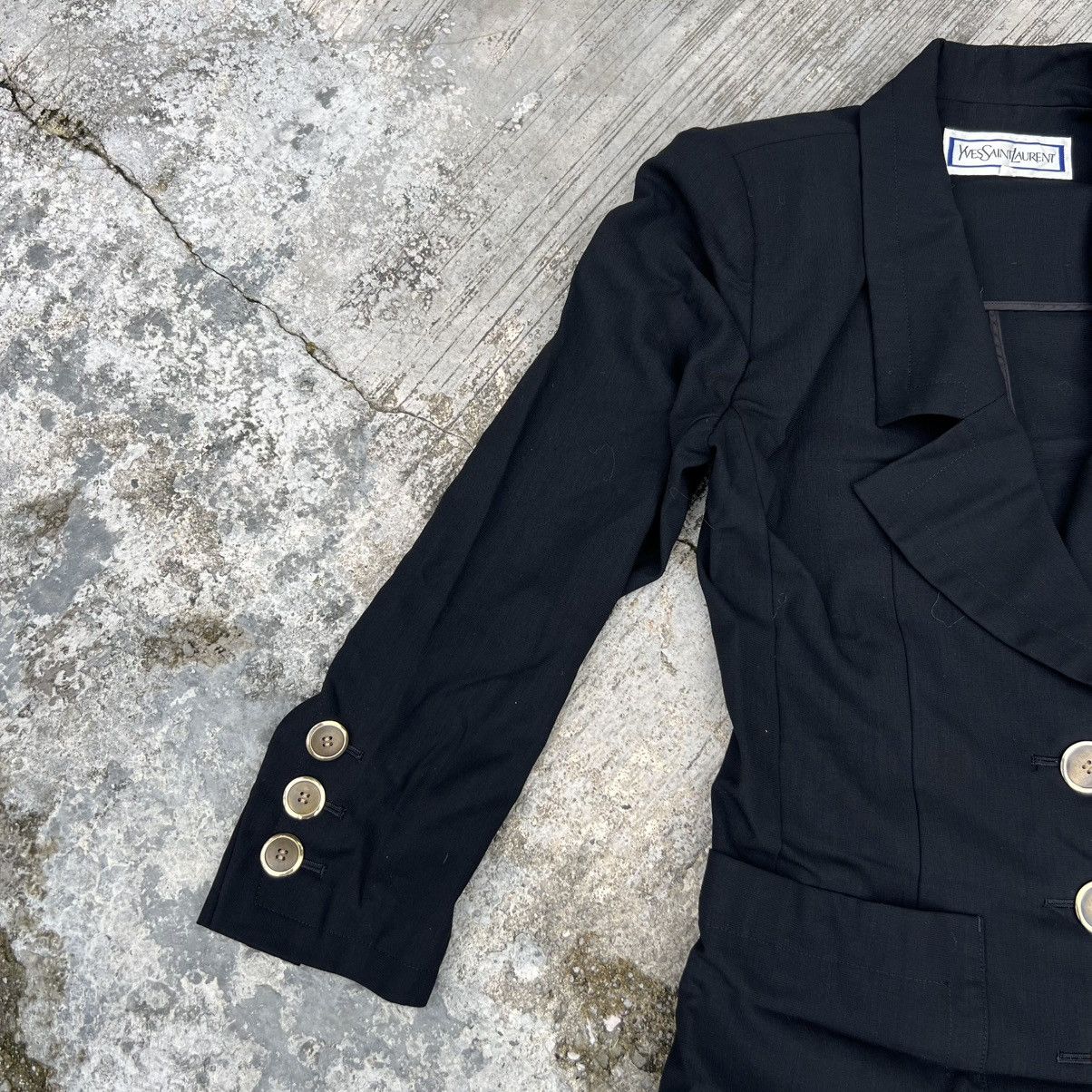 Yves Saint Laurent “YVES SAINT LAURENT” VINTAGE BLACK BLAZER Size S / US 4 / IT 40 - 2 Thumbnail