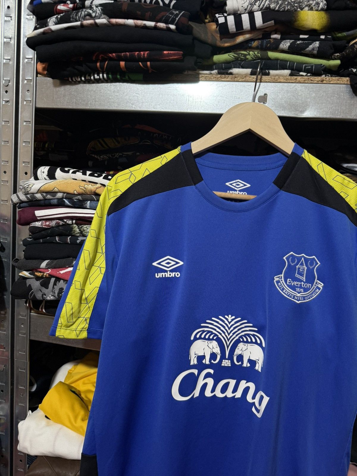 Umbro UMBRO EVERTON 2015 2016 TRAINING SOCCER FOOTBALL JERSEY Size US XL / EU 56 / 4 - 3 Thumbnail