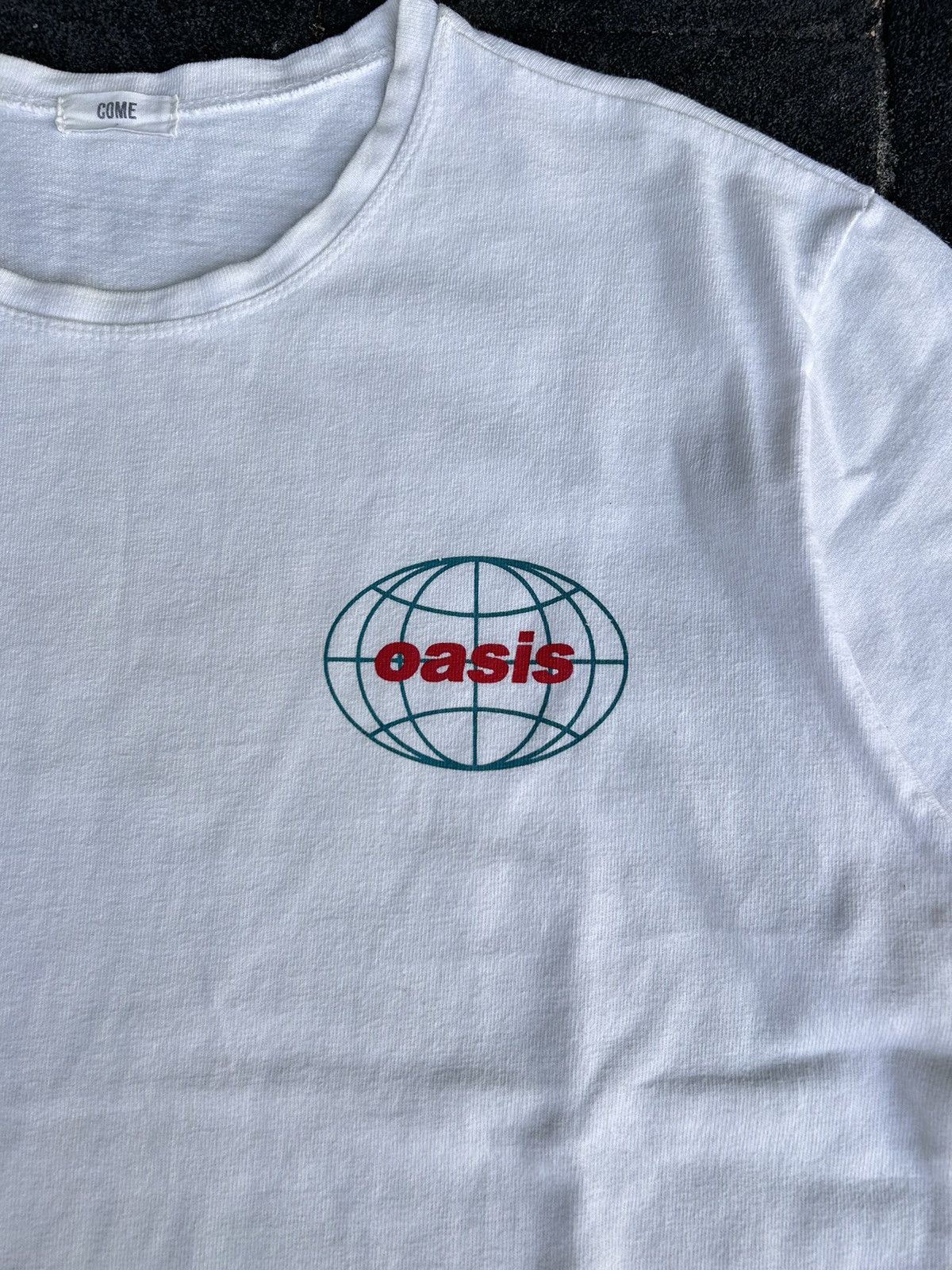 Band Tees Very Rare Oasis Band Tee Globe Design Size US XL / EU 56 / 4 - 3 Thumbnail