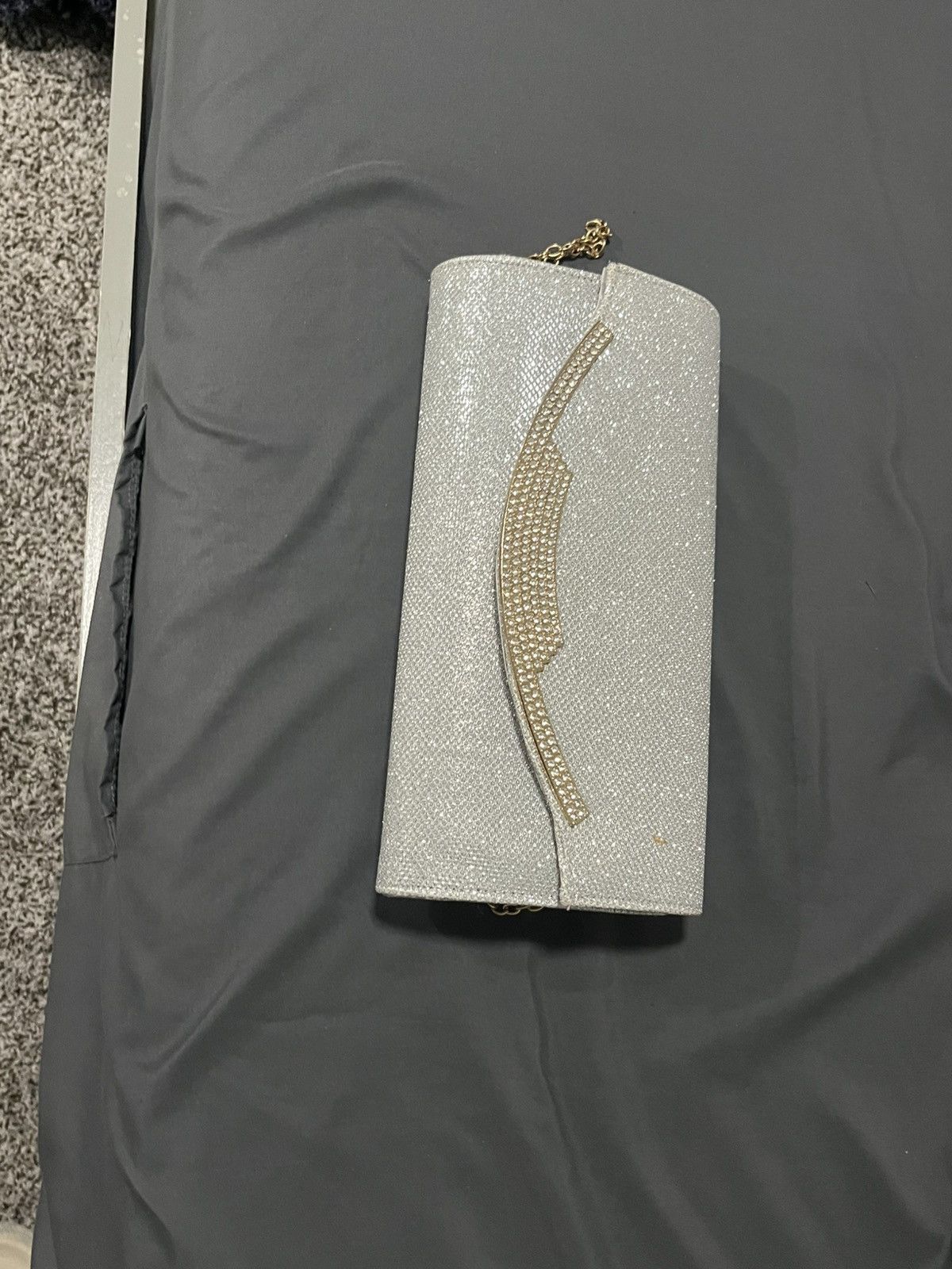 Other Silver clutch bag with gold chain Size ONE SIZE - 1 Thumbnail