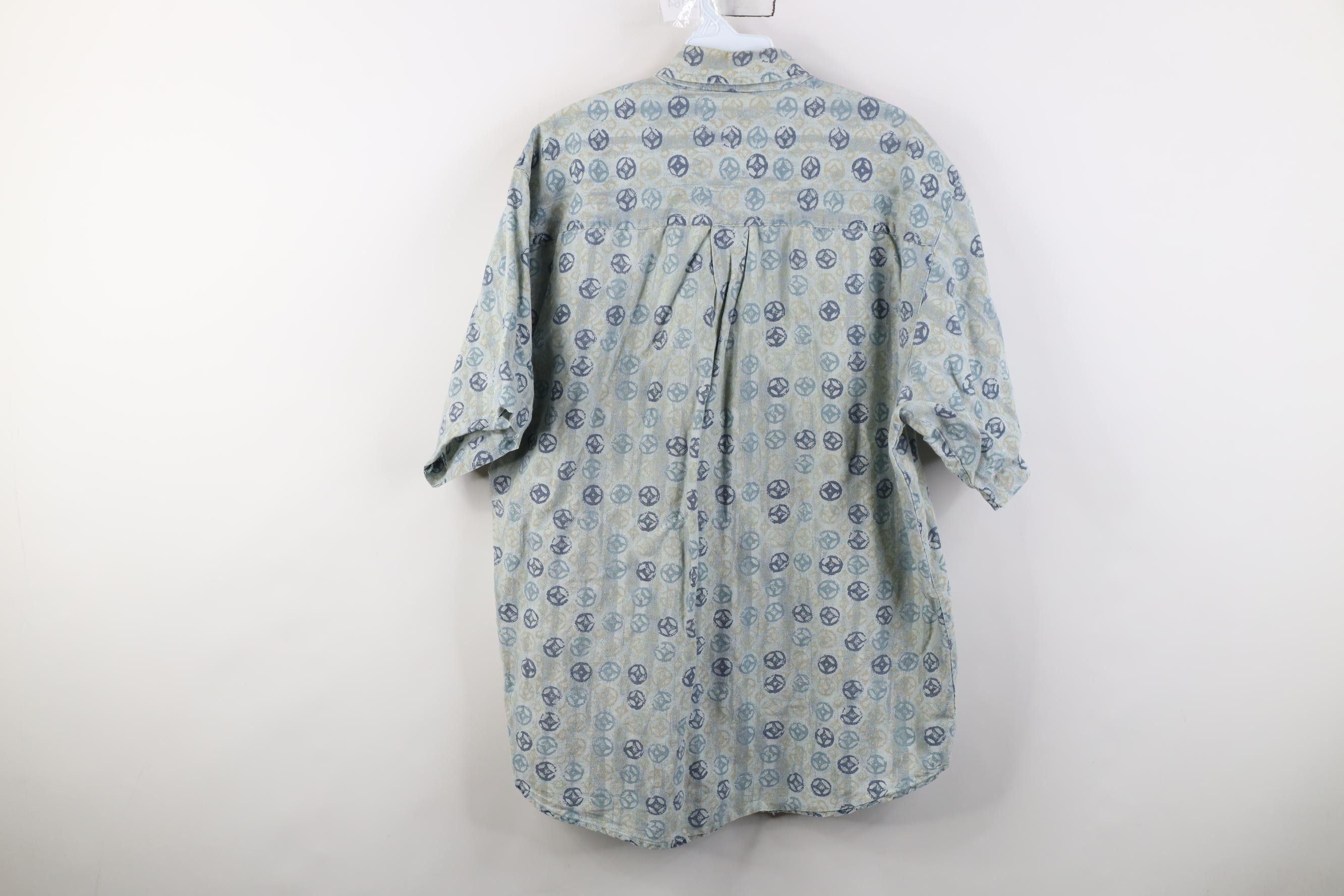 Vintage Vintage 90s Streetwear Geometric Short Sleeve Button Shirt Size US M / EU 48-50 / 2 - 9 Thumbnail