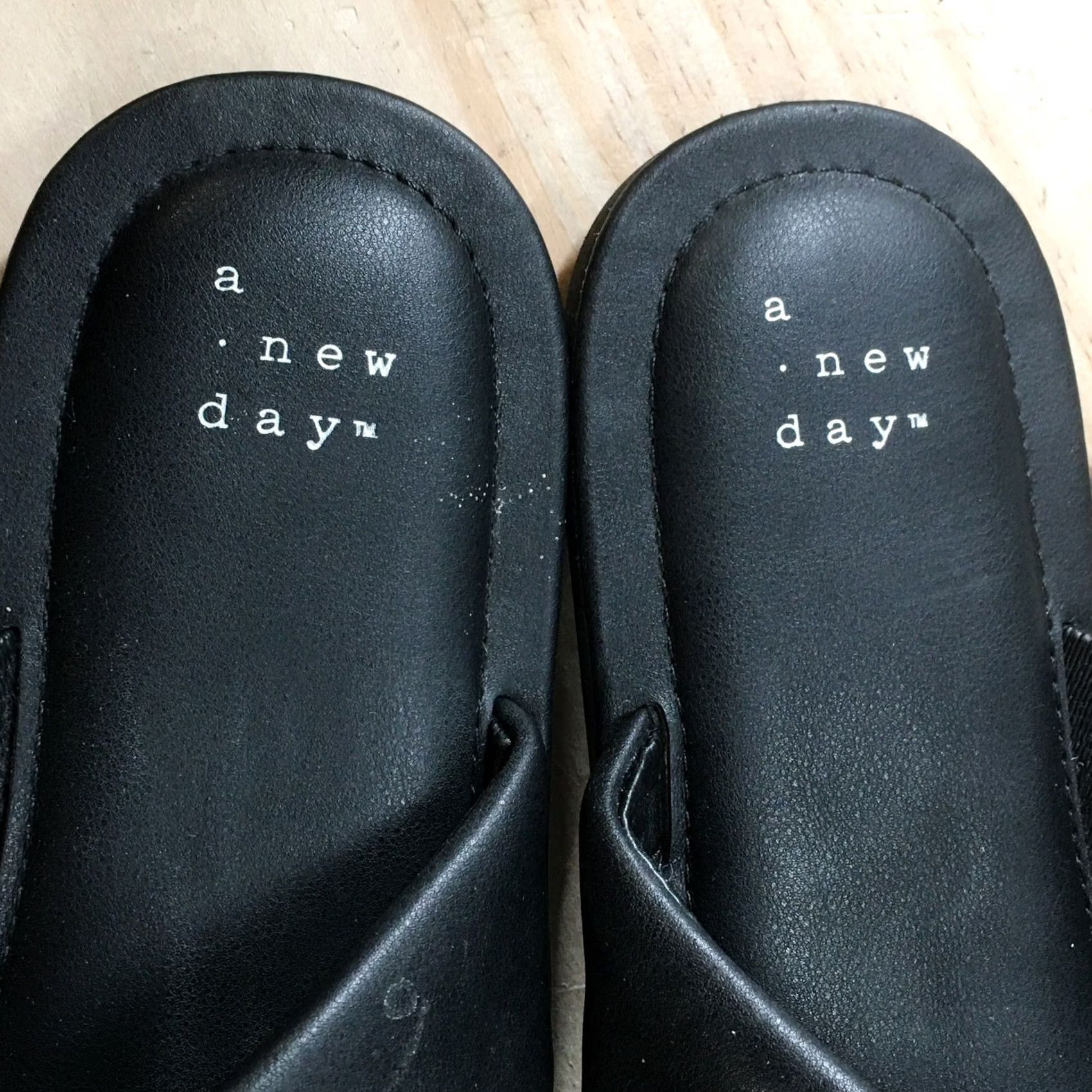 Vintage A New Day Sandals Womens 6.5 M Slip On Slides Black Faux Leather Casual Flat Size US 7 / IT 37 - 5 Thumbnail