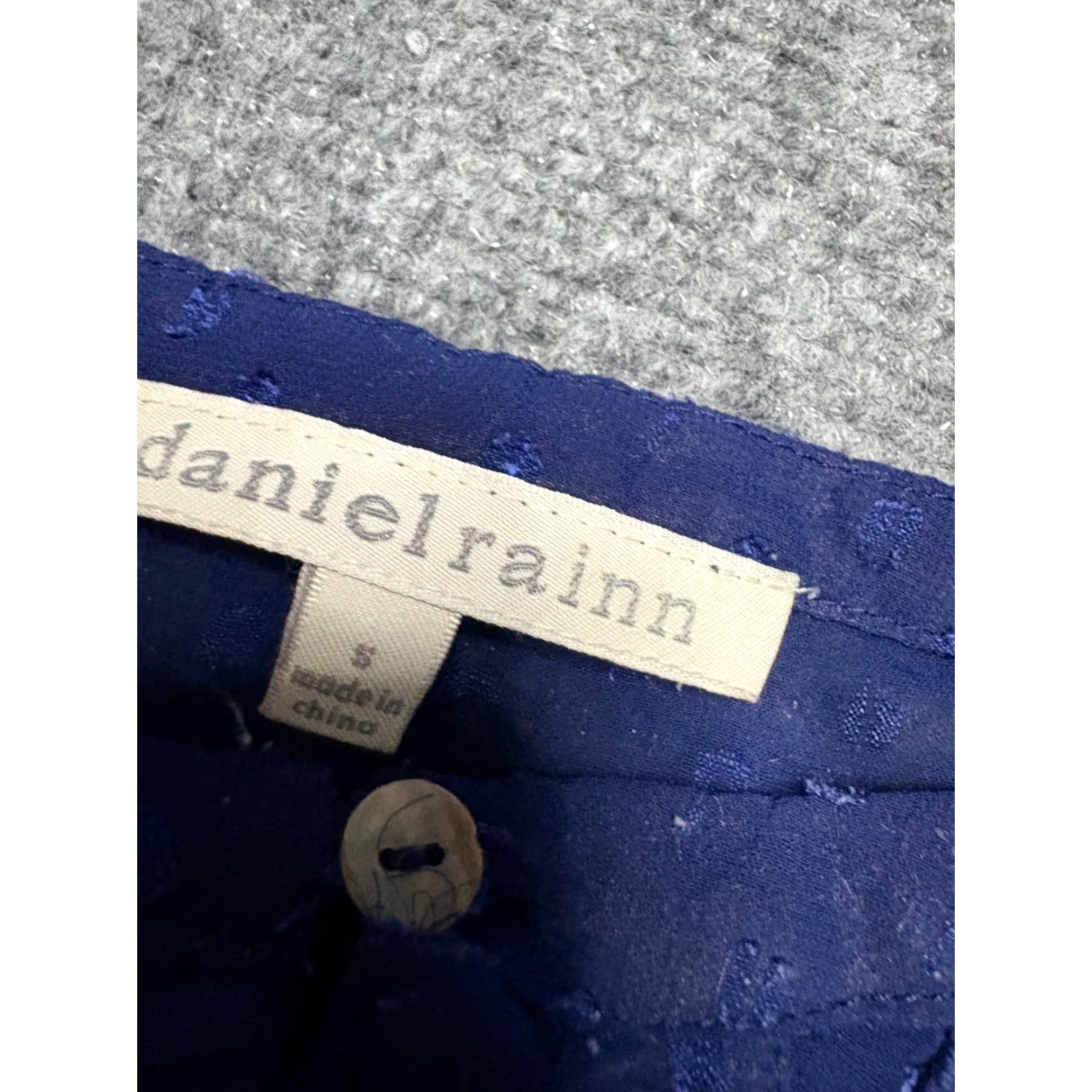 Vintage Daniel Rainn Top Womens Small S Blue Sleeveless Light Weight Blouse Polyester Size S / US 4 / IT 40 - 4 Thumbnail