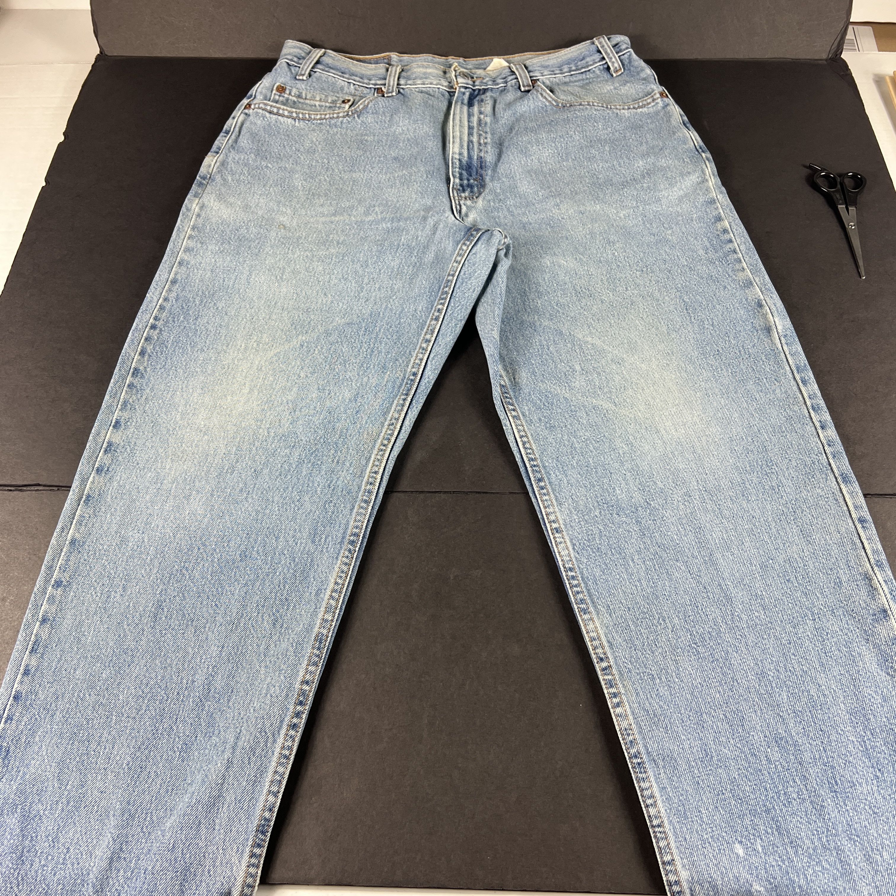 Levi's × Vintage Y2K Levi's Jeans 550 Relaxed Blue Dingy Denim Size US 34 / EU 50 - 1 Thumbnail
