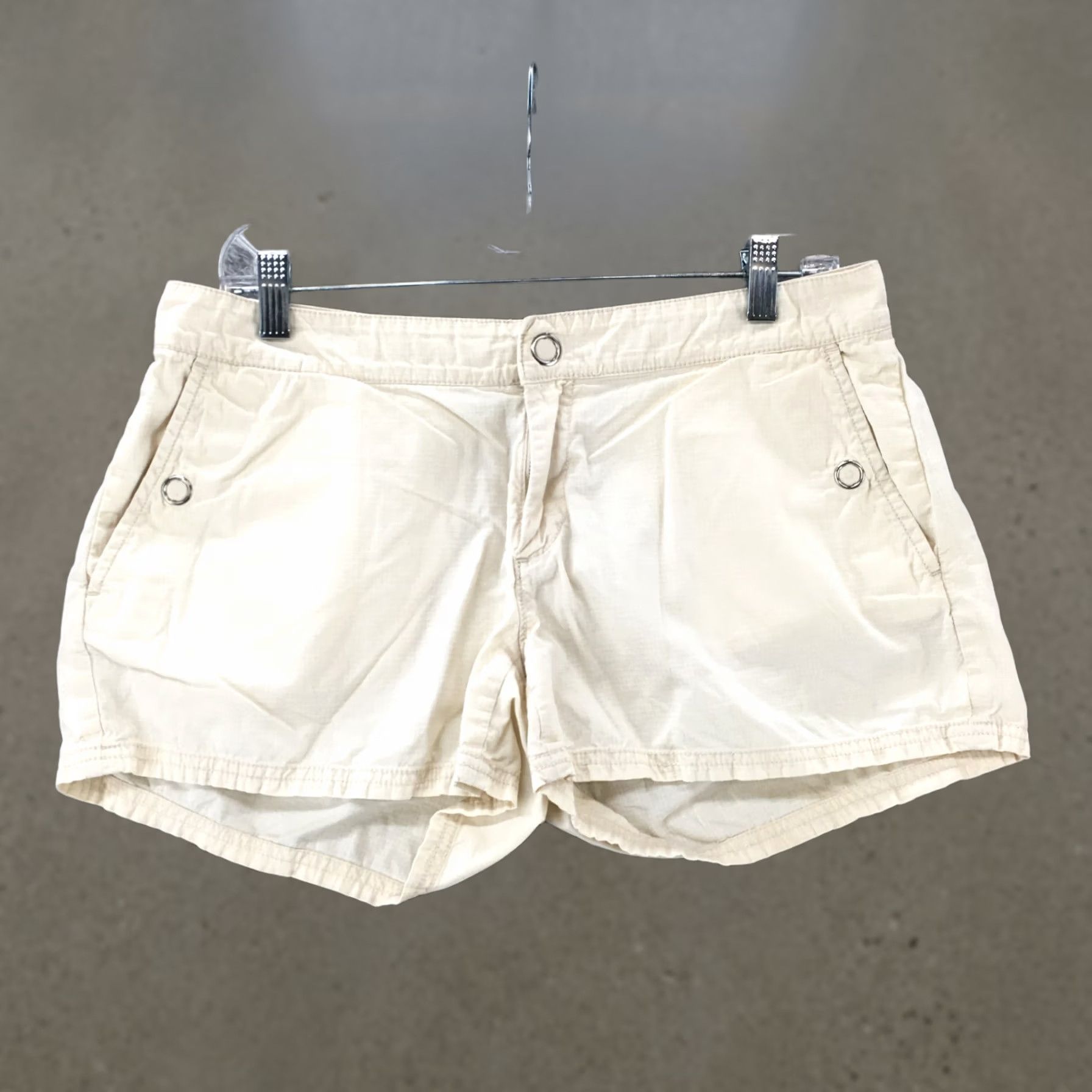 Banana Republic Banana Republic Cut-Off Shorts Womens 6 White Low Rise Button Zip Fly Casual Shirt? Size 28" / US 6 / IT 42 - 1 Thumbnail