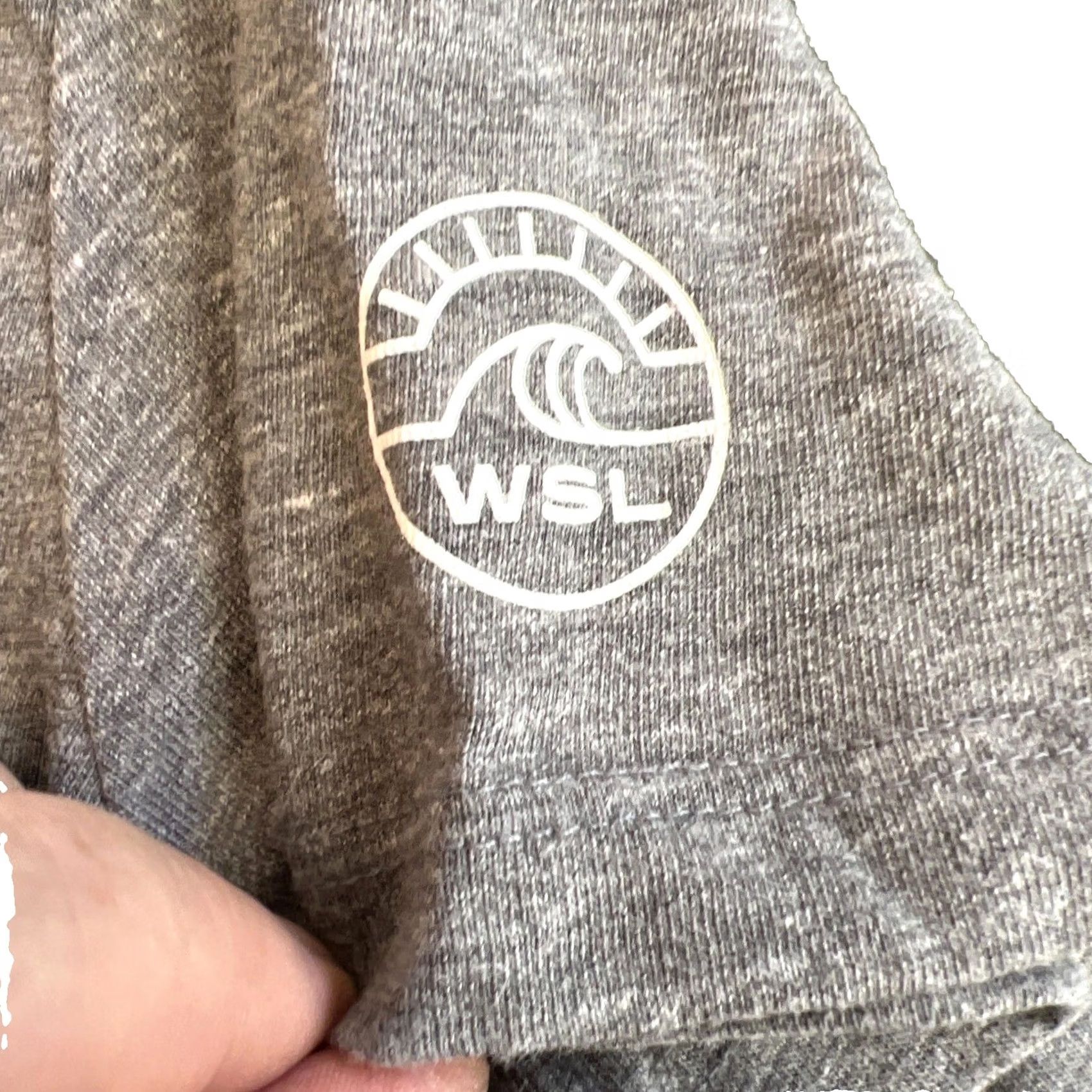 Vans VANS Surf Shirt Women’s XL T-Shirt Gray Short Sleeve Crew Neck 2018 WSL US Open Huntington Beach Aquaman Limited Edition Vintage No N/A Size XL / US 12-14 / IT 48-50 - 6 Thumbnail