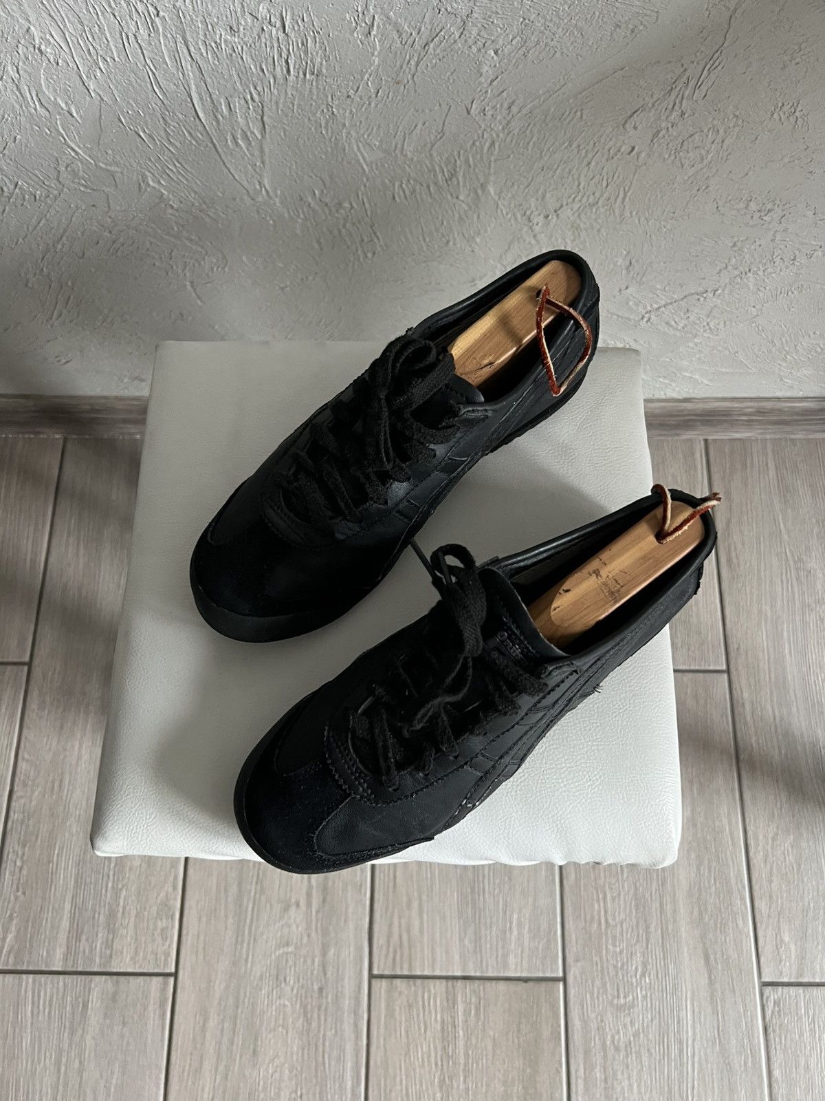Asics Vintage Asics Onitsuka Tiger Leather Classic Black Sneakers Size US 7 / EU 40 - 17 Thumbnail