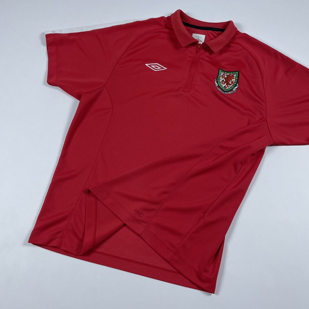 Umbro Umbro Wales FC Home Soccer Jersey Size US L / EU 52-54 / 3 - 4 Thumbnail
