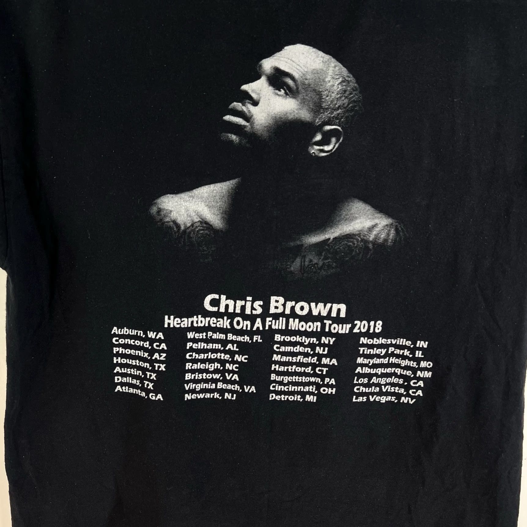 Vintage Chris Brown 2018 Tour T-Shirt Mens XL Black Graphic Print Heartbreak on a Full Moon Size US XL / EU 56 / 4 - 5 Thumbnail