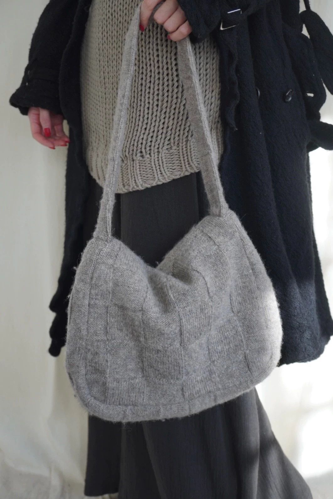 Bottega Veneta BOTTEGA VENETA 2000s Women's Knit Fur Shoulder Bag Size ONE SIZE - 9 Thumbnail