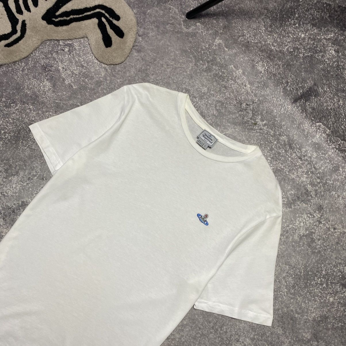 Vivienne Westwood Luxury Vivienne Westwood small logo basic designer tee sizeL Size US L / EU 52-54 / 3 - 2 Thumbnail