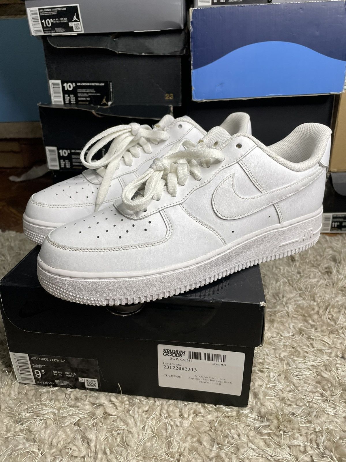 Nike Nike Air Force 1 Triple White Size US 9 / EU 42 - 1 Thumbnail