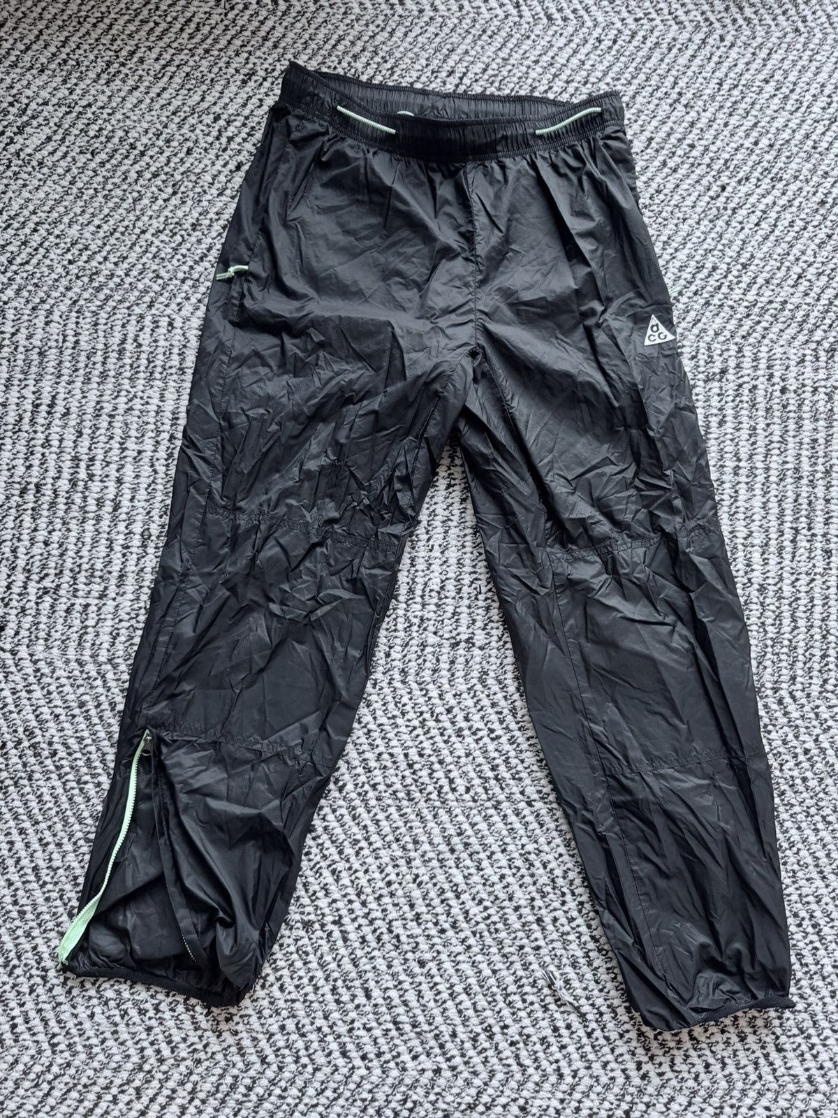 Nike ACG Nike ACG Pants Mens Black Lightweight Straight Leg Size US 28 / EU 44 - 1 Thumbnail