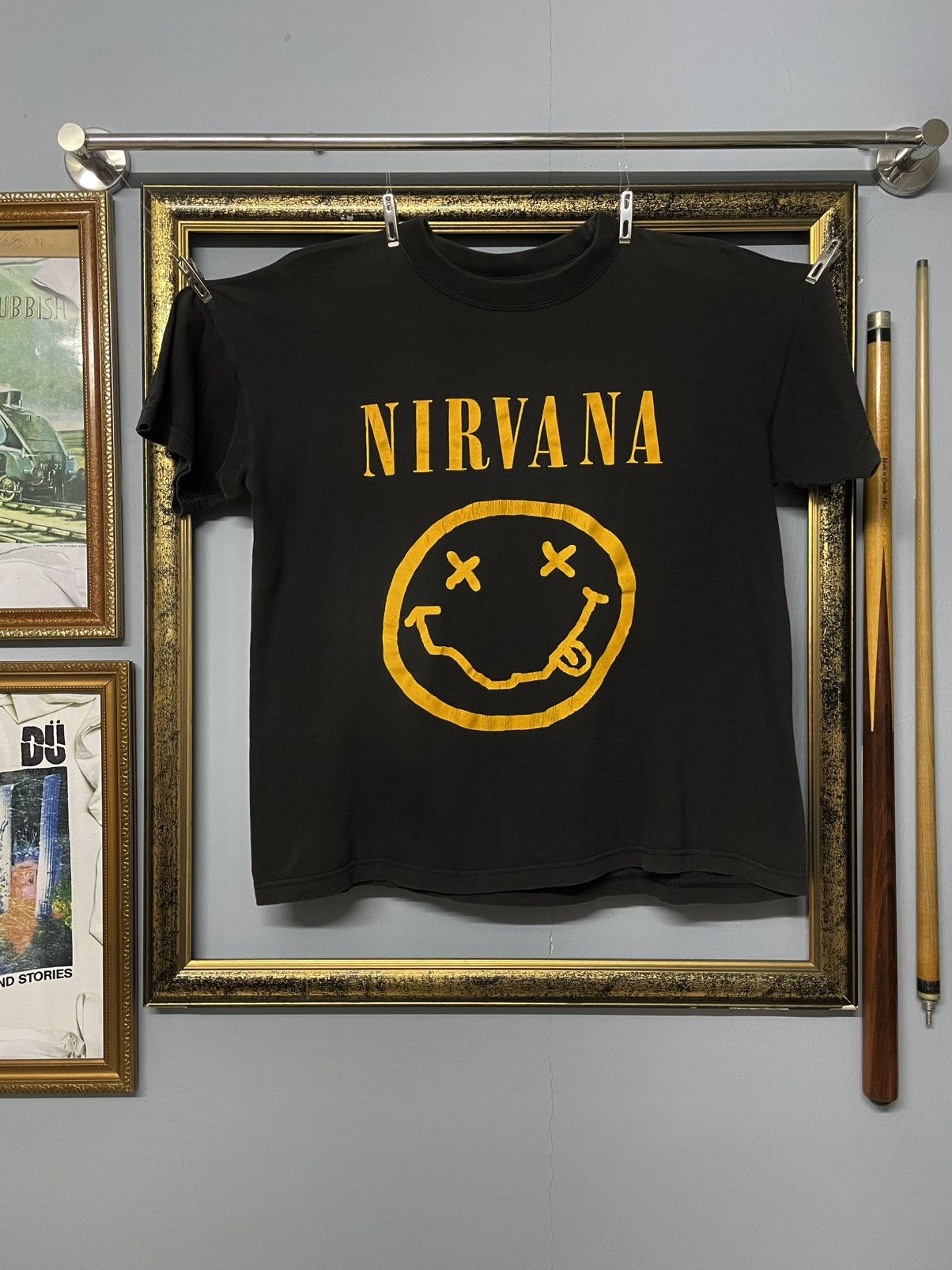 Vintage Vintage 90s Og Nirvana Smiley Grunge Boxy Europe Tag Tshirt Size US S / EU 44-46 / 1 - 1 Thumbnail