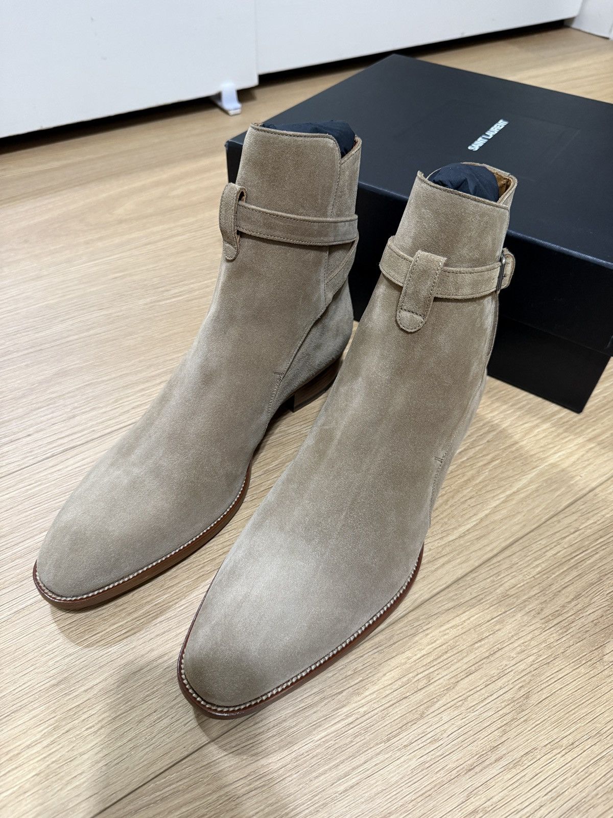 Saint Laurent Men\'s Suede Boots - Taupe Saint Laurent Chelsea Suede Boots for Men for Sale - Shop  main image 2