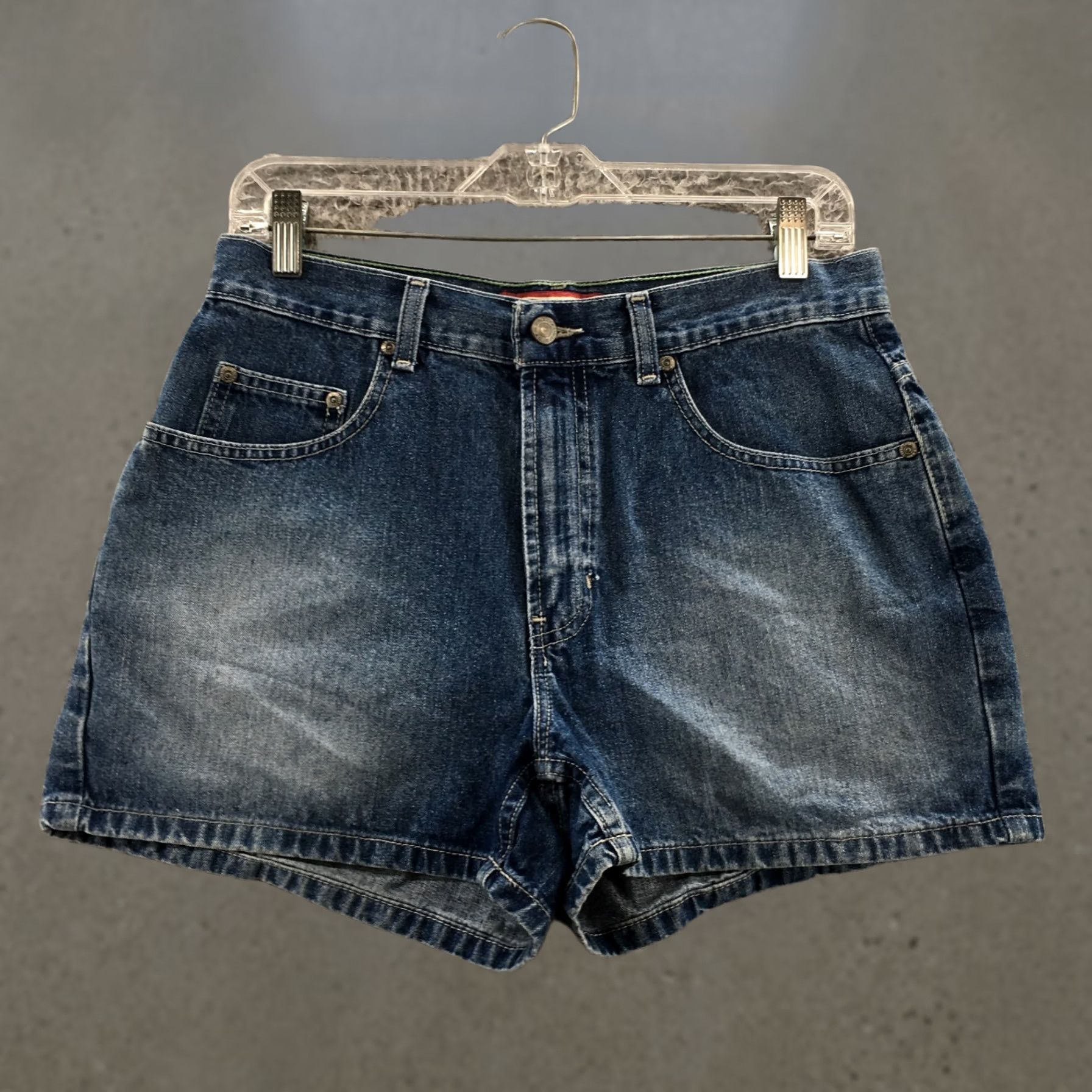 Old Navy Old Navy Mom Shorts Womens 10 Blue Denim Cotton High Rise Zip Fly 31in Waist 3in Inseam Shorts Womens Mens Girls Size 32" / US 10 / IT 46 - 1 Thumbnail