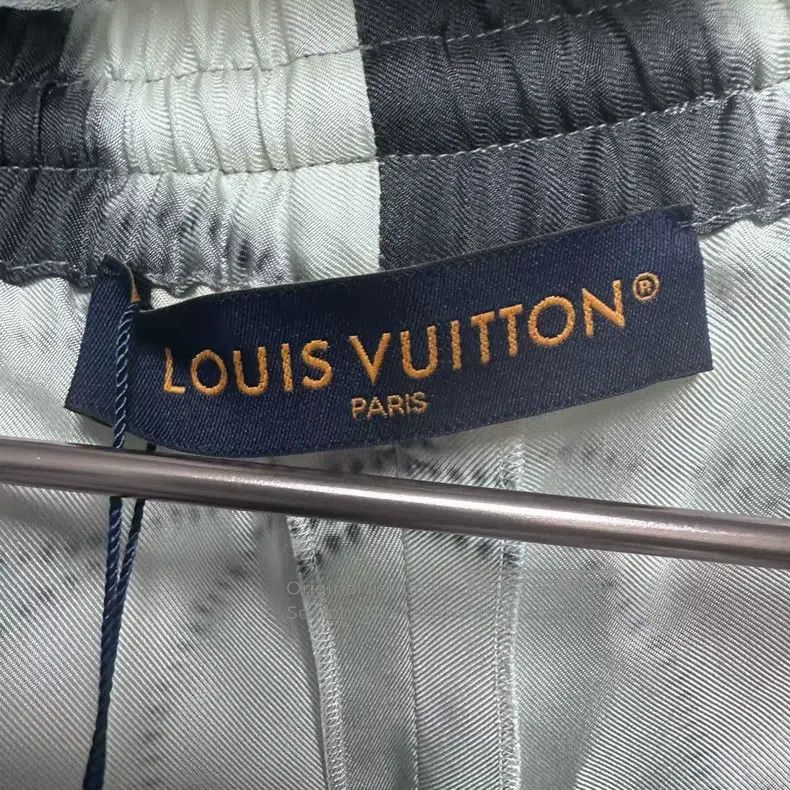 Louis Vuitton Louis Vuitton SS23 graphic full-print drawstring lace-up s Size 34" / US 12 / IT 48 - 3 Thumbnail