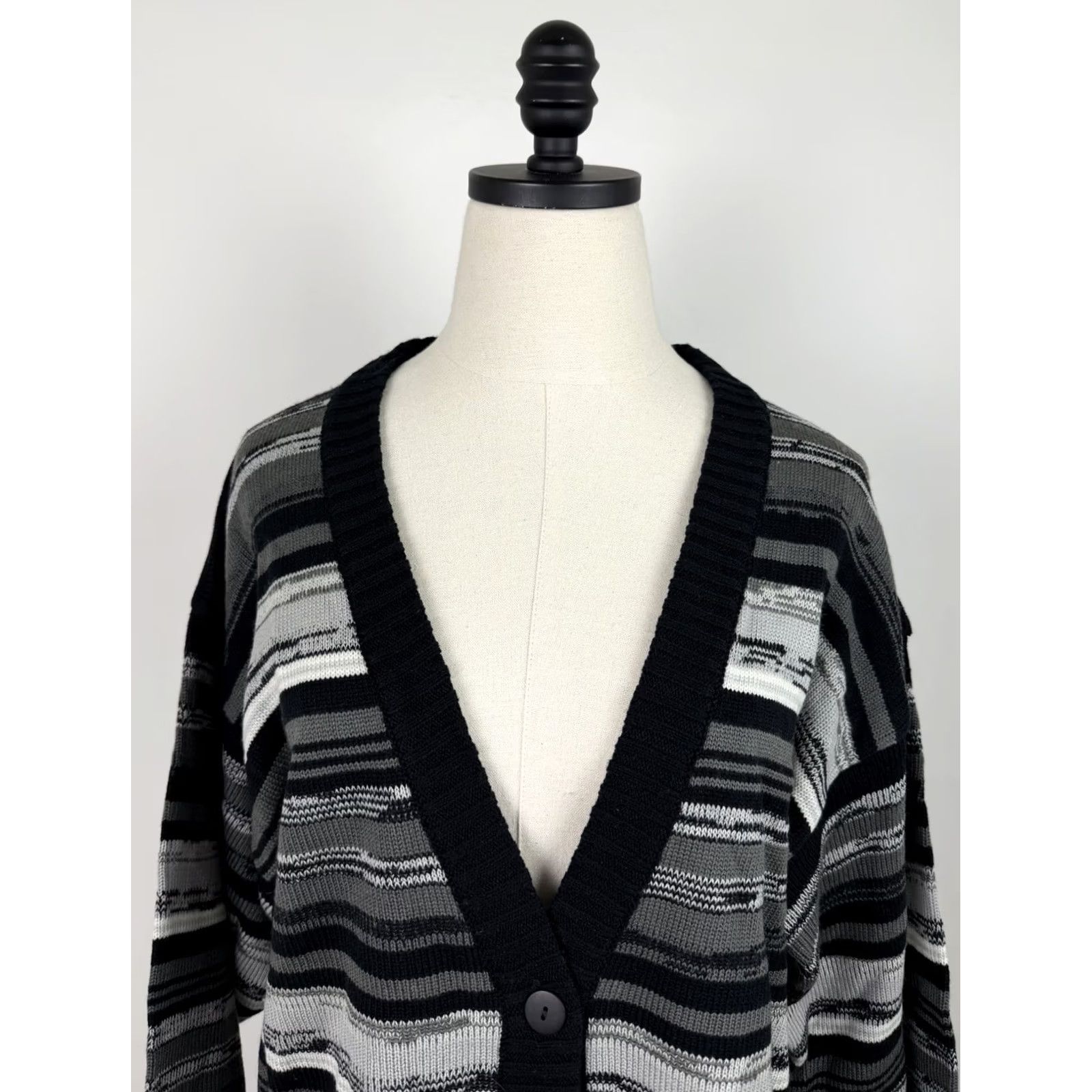 Vintage VINTAGE Cardigan Sweater Womens Large 90s Space Dye Stripe Charcoal Gray V-Neck Size L / US 10 / IT 46 - 3 Thumbnail