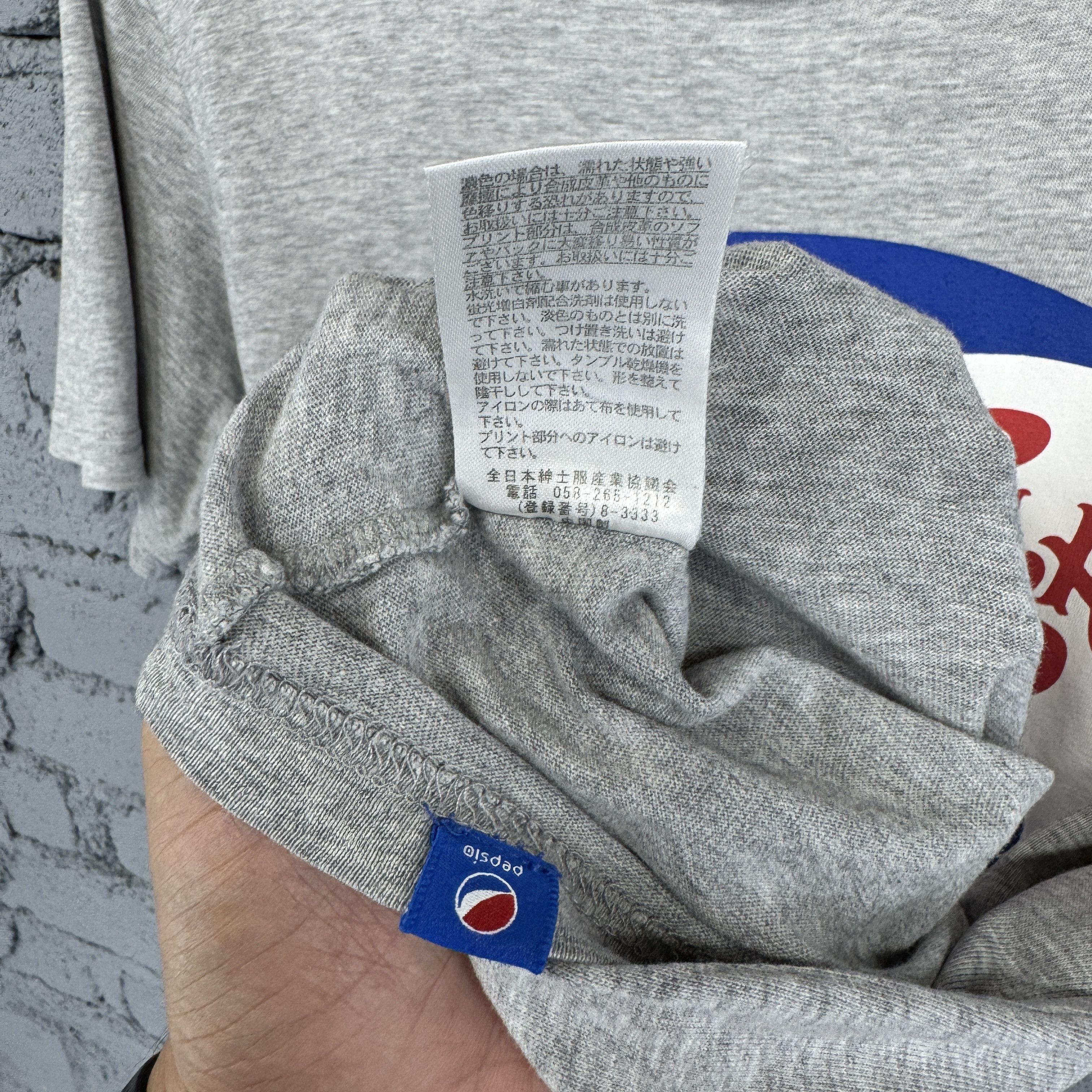 Vintage Officially Licensed Pepsi-Cola Vintage Sunfaded Tshirt Size US L / EU 52-54 / 3 - 8 Thumbnail