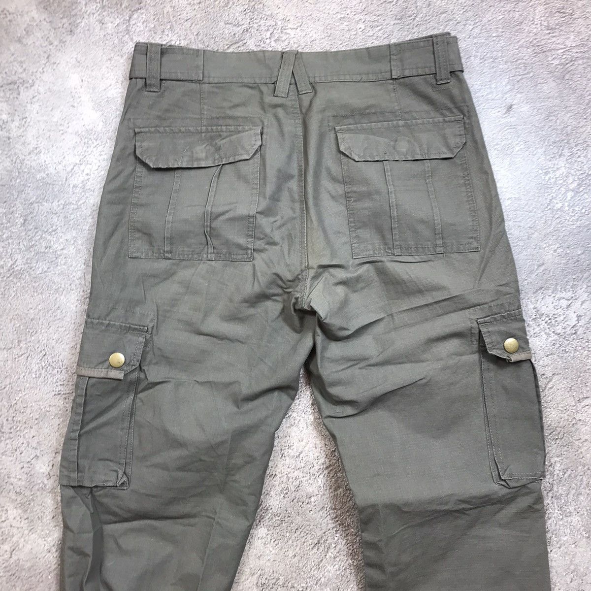 Vintage Vintage 90s Baggy Cargo Pants Faded Olive Workwear Grunge 30 Size US 30 / EU 46 - 7 Thumbnail