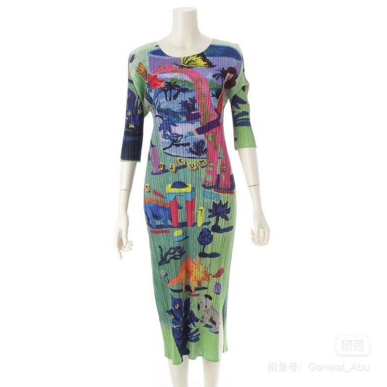 Issey Miyake Issey Miyake size:3 Green dinosaur dress Size S / US 4 / IT 40 - 2 Thumbnail