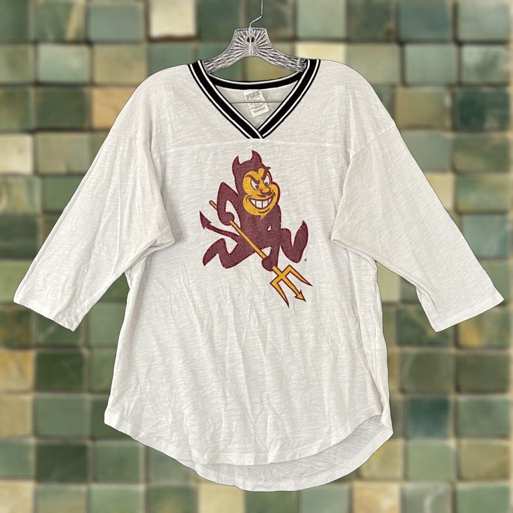 Victoria's Secret Victoria's Secret Blouse Women M White Sun Devils Studded 3/4 Sleeve V-Neck Womens Size M / US 6-8 / IT 42-44 - 1 Thumbnail