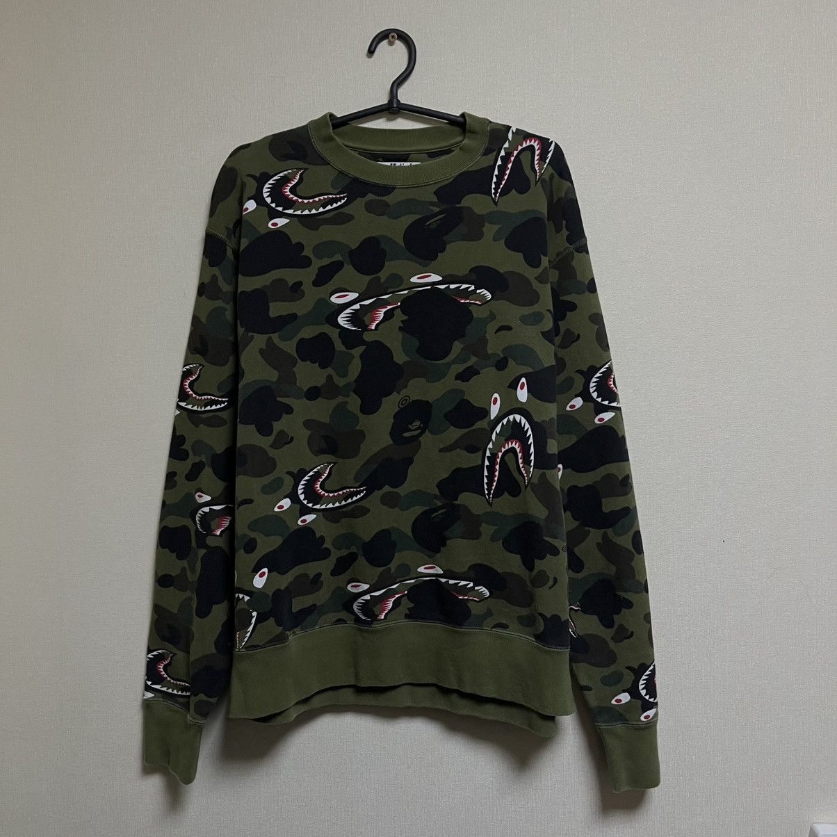 Bape FW20 Bape 1st Green Camo Shark Pattern Crewneck Sweatshirt Size US M / EU 48-50 / 2 - 1 Thumbnail