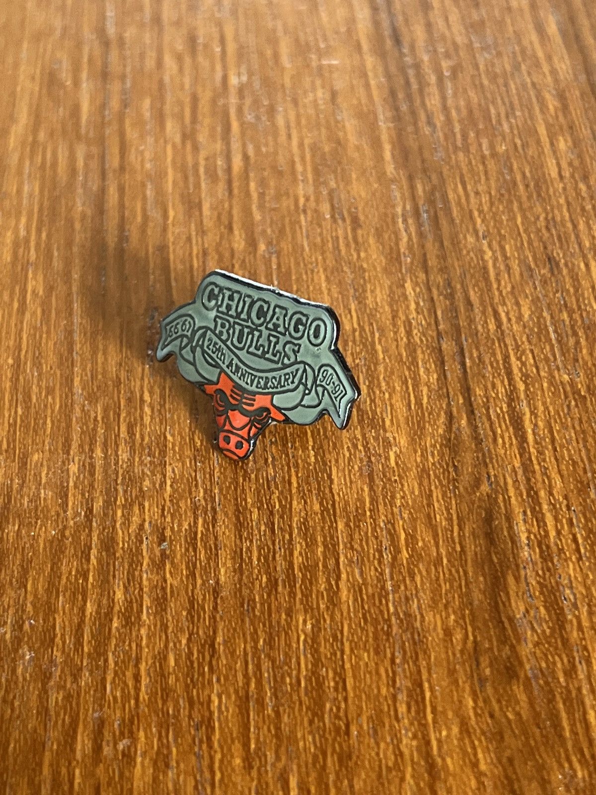 NBA × Vintage Chicago Bulls 25th anniversary vintage pin Size ONE SIZE - 3 Thumbnail