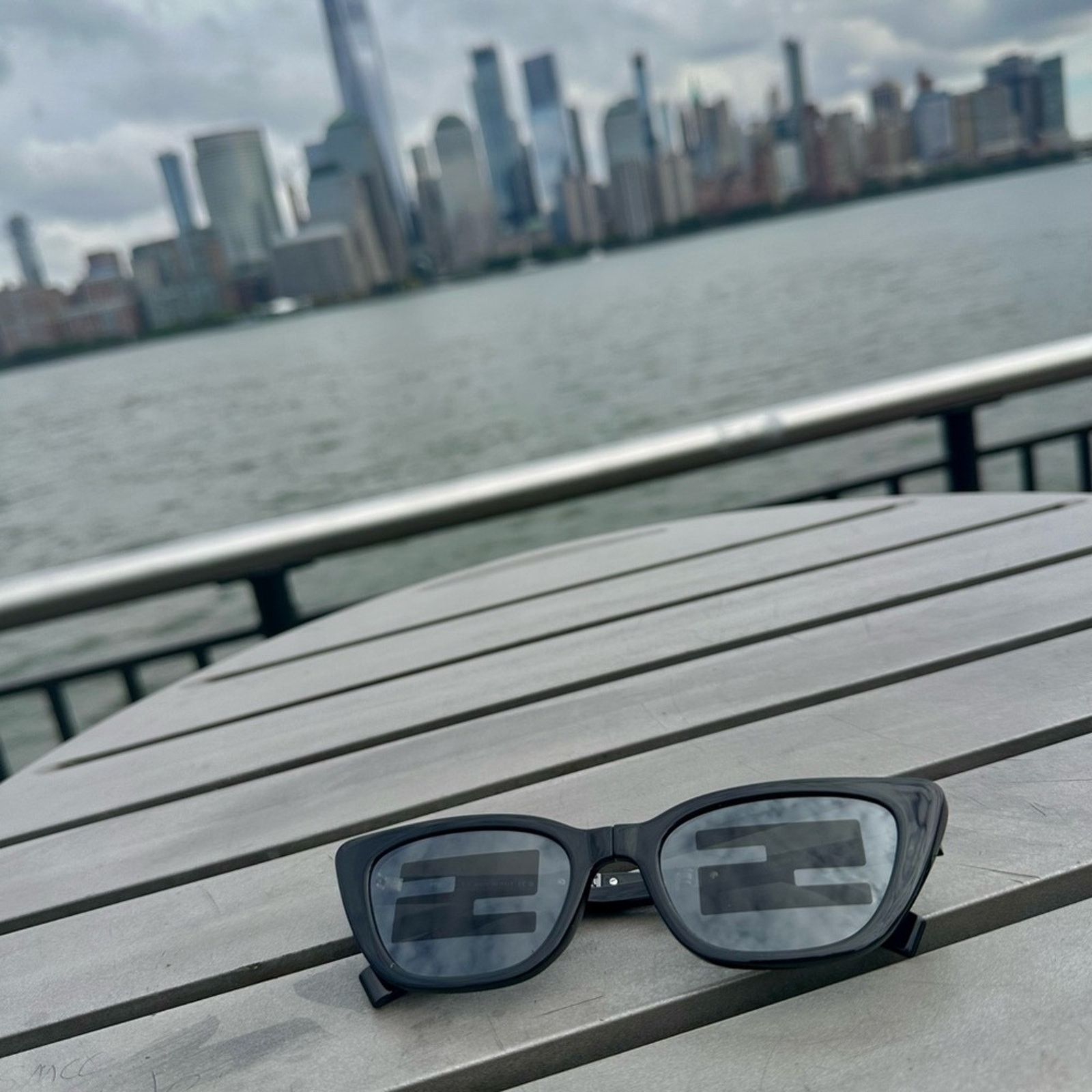 Fendi FENDI Sunglasses FE40089I 5301C Shiny Black/Smoke Mirror NEW Size ONE SIZE - 12 Thumbnail