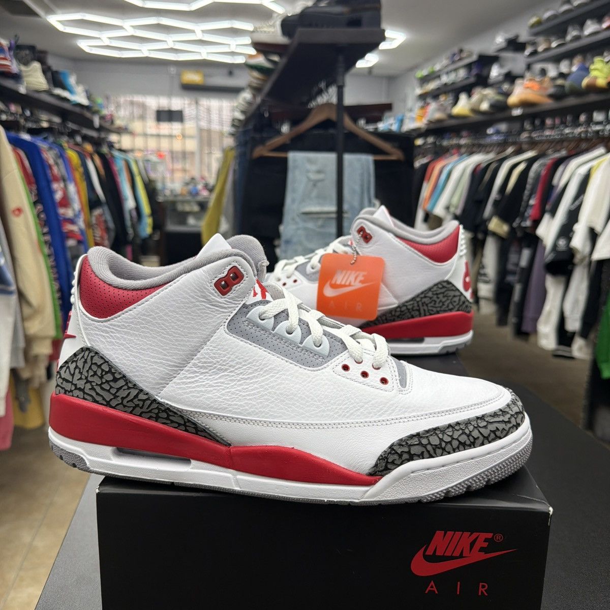Jordan Brand Jordan Air Jordan 3 Retro White Fire Red-Black Men's Size 13 Size US 13 / EU 46 - 1 Thumbnail