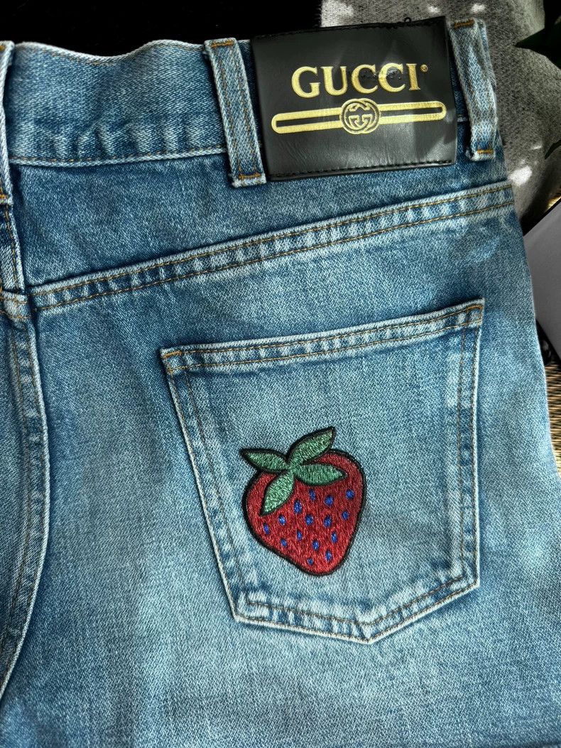 Gucci Gucci Fashionable blue embroidered logo women's denim short Size 27" / US 4 / IT 40 - 3 Thumbnail