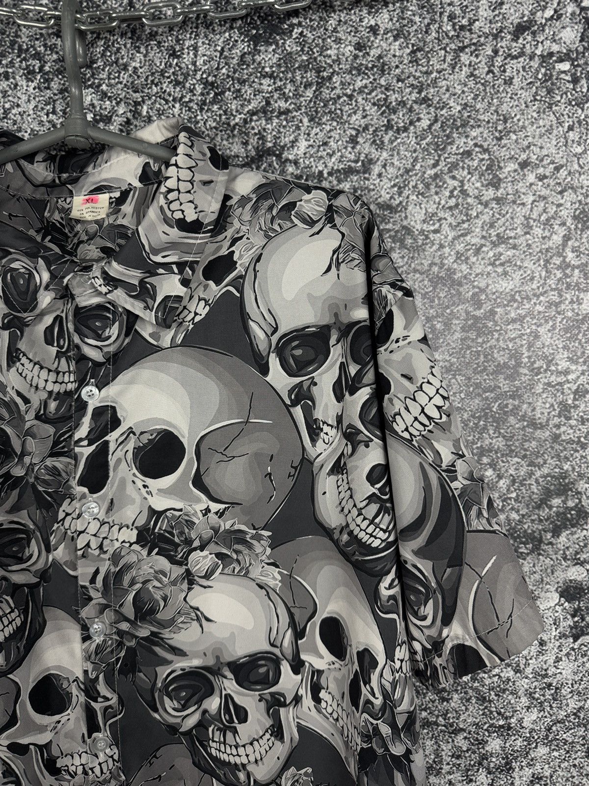Vintage Vintage Skulls All Over Print Hawaiian Shirt Button Up XL Size US XL / EU 56 / 4 - 2 Thumbnail