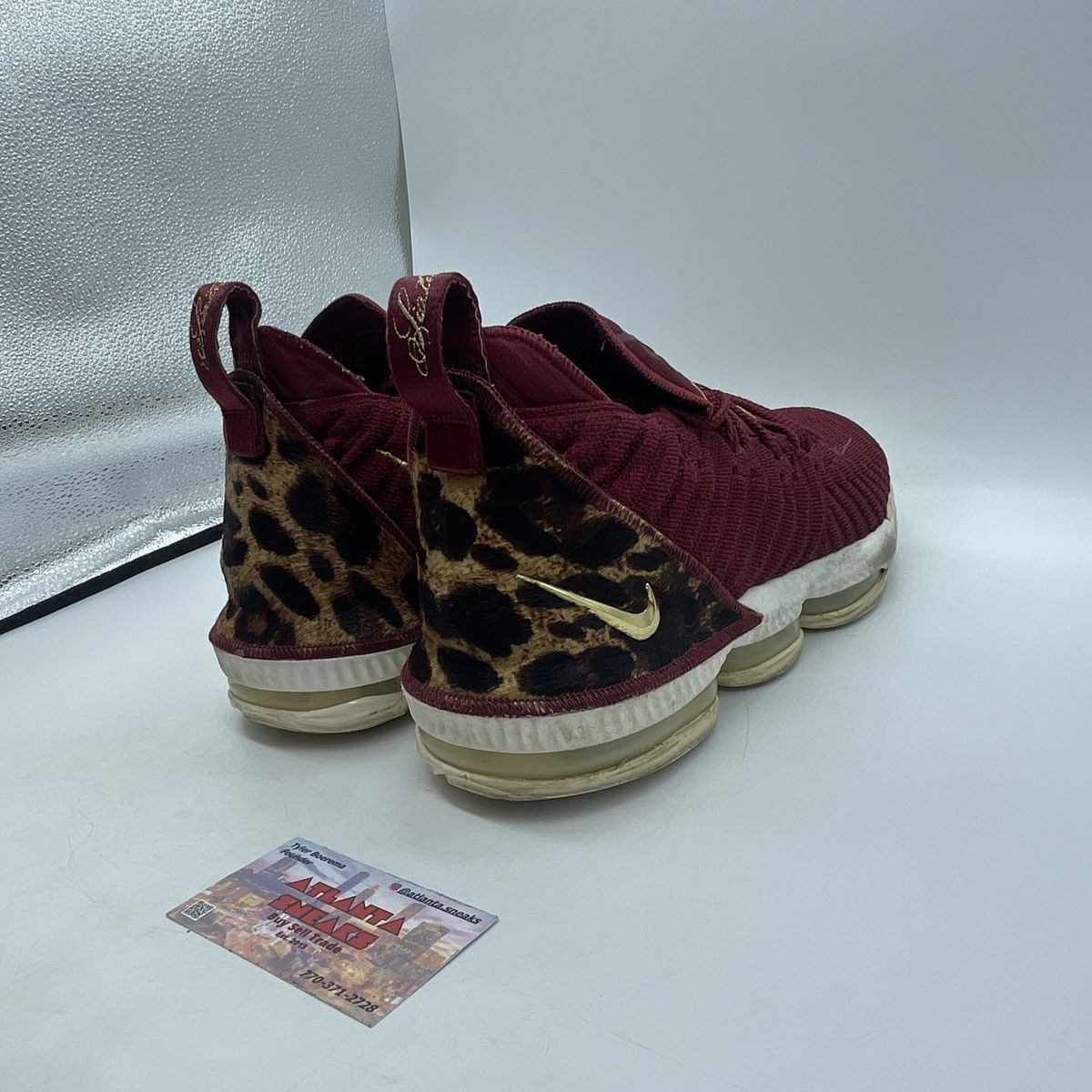 Jordan Brand Lebron 16 king Size US 12 / EU 45 - 5 Thumbnail
