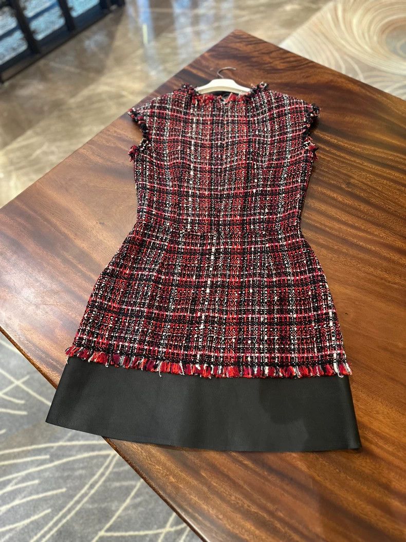 Alexander McQueen Alexander McQUEEN Coarse woolen small fragrant style dress, Size S / US 4 / IT 40 - 6 Thumbnail