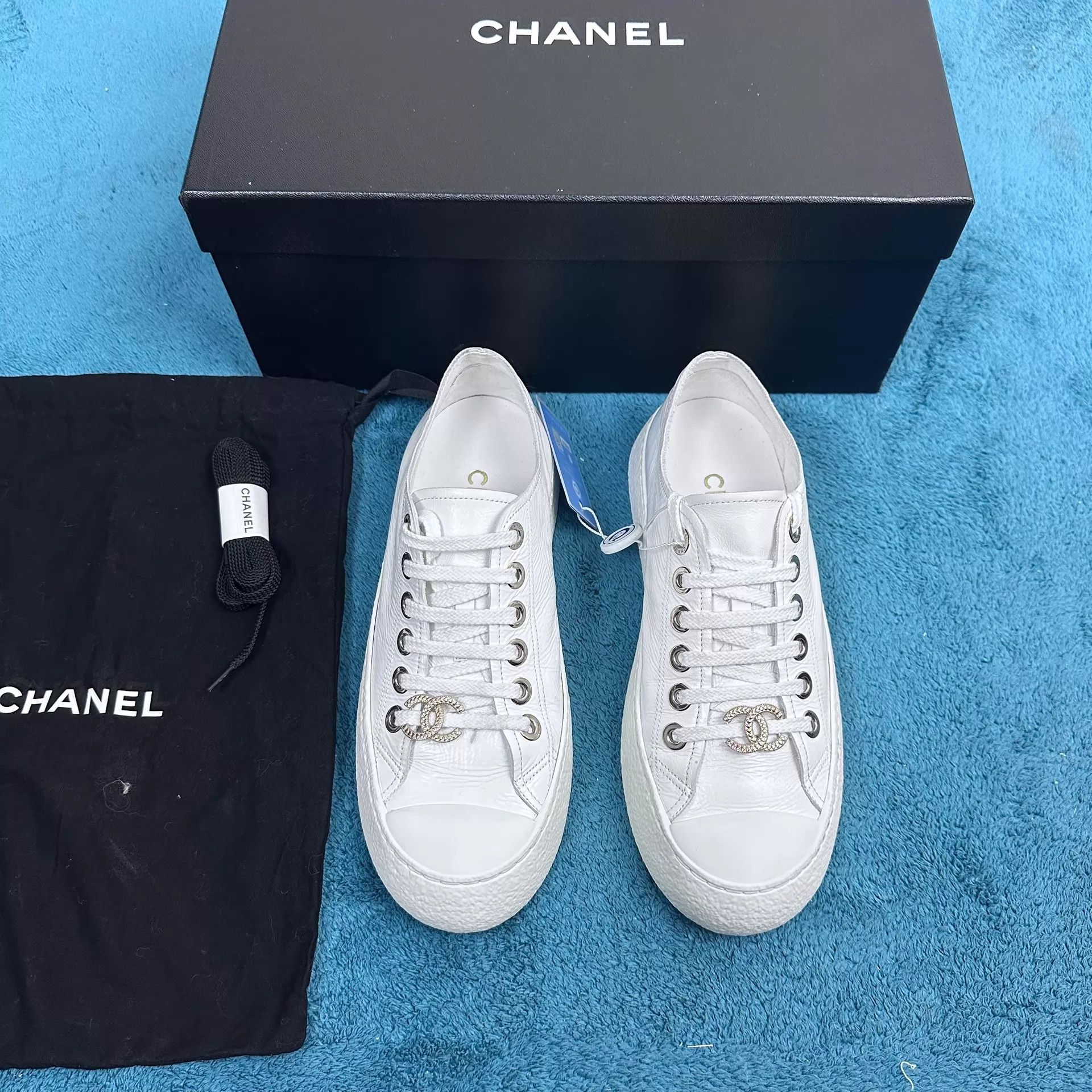 Chanel Chanel 24S Leather Platform Loafer White 37.5 Size US 7 / IT 37 - 1 Thumbnail
