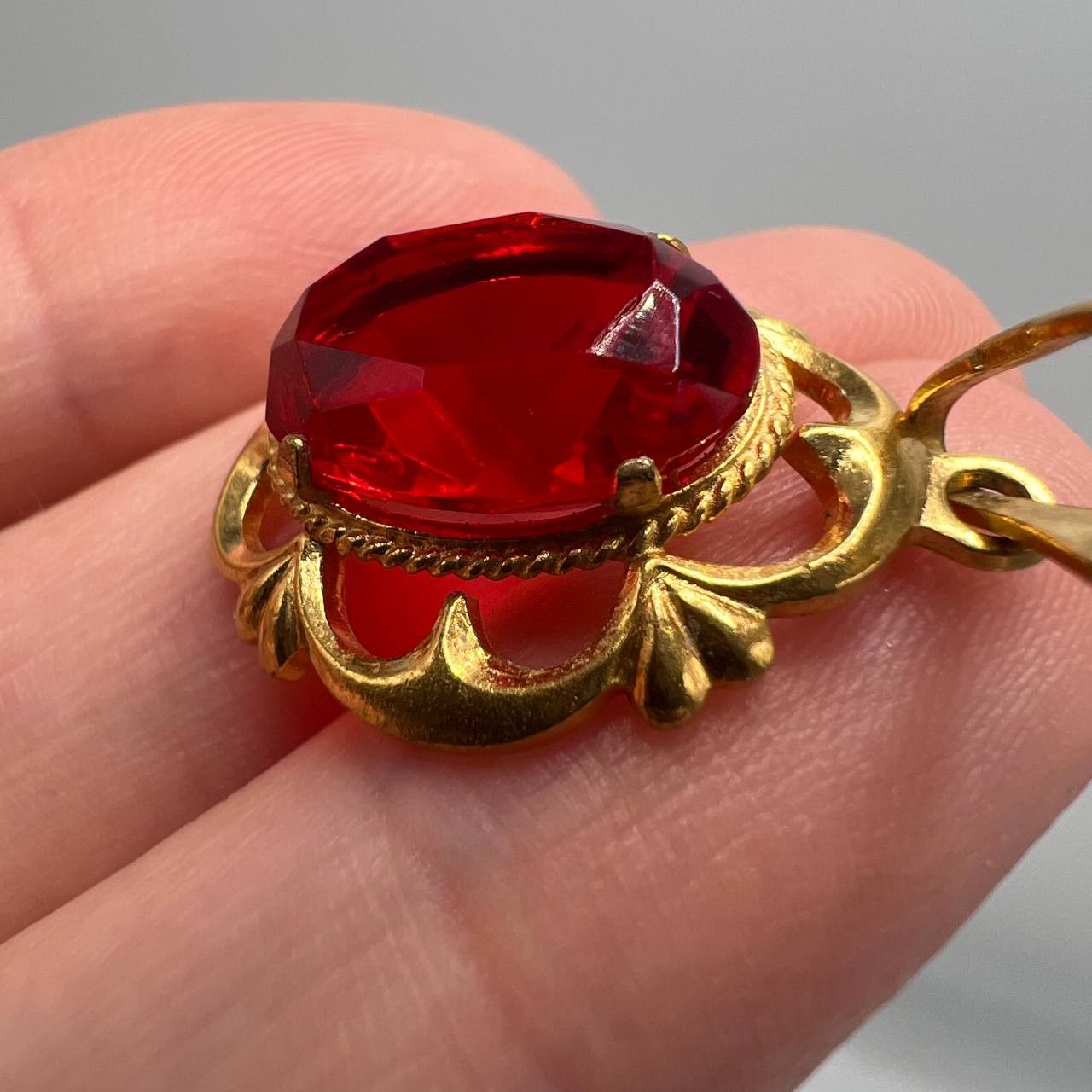 Vintage Vintage USSR Retro Style Jewelry Pendant Gold Tone Red Stone Size ONE SIZE - 4 Thumbnail