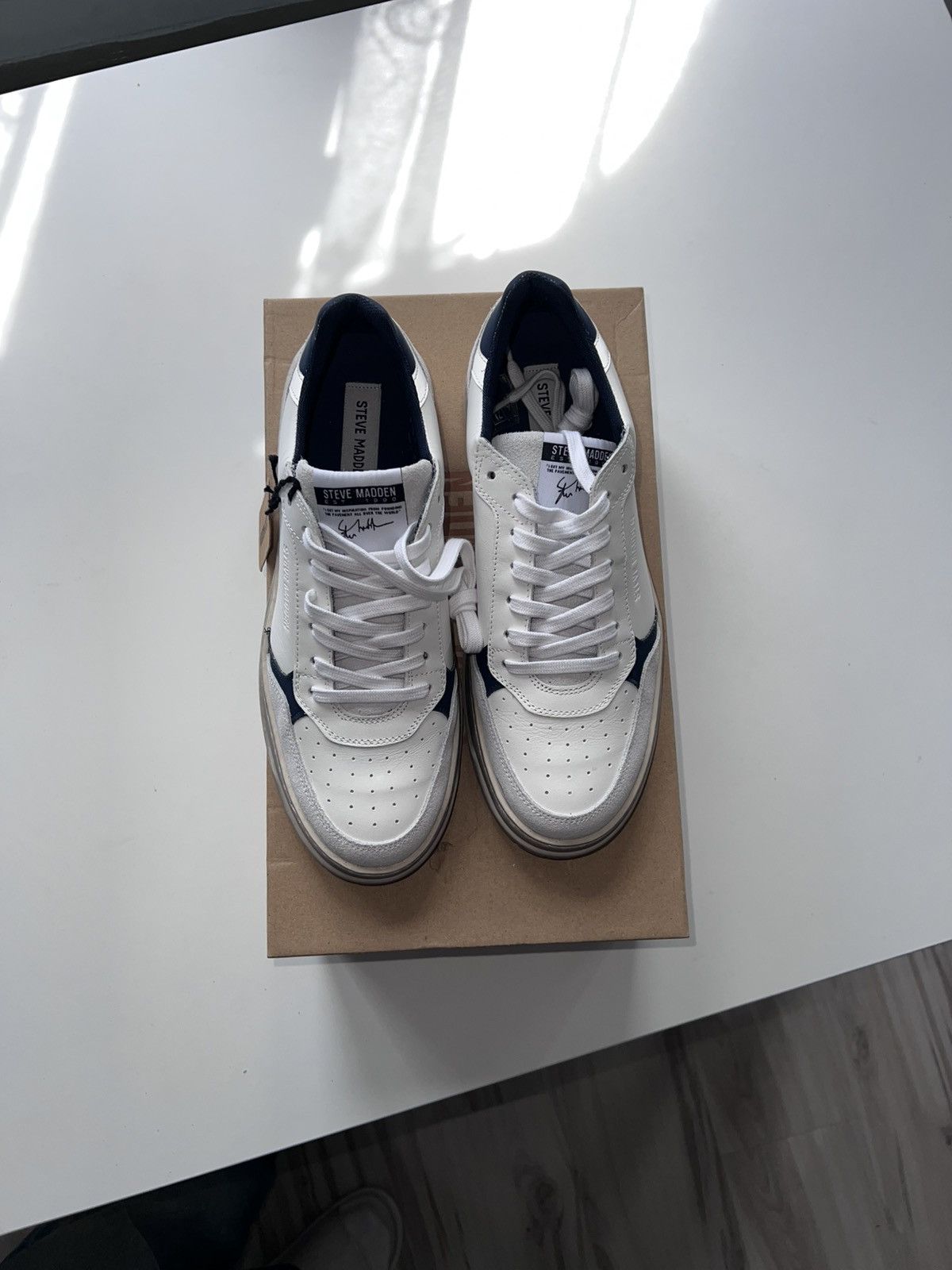 Steve Madden Steve Madden White/Navy Sneakers - Old Money Style Size US 8.5 / EU 41-42 - 4 Thumbnail