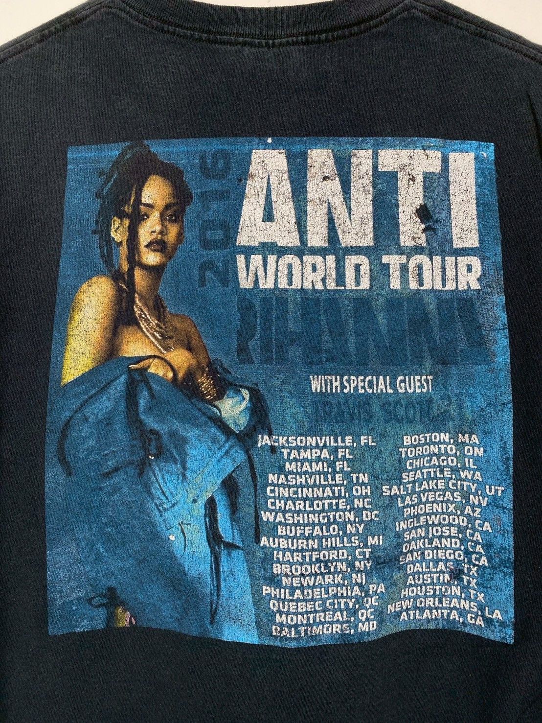Rihanna Vintage Rihanna Anti-World Tour T-Shirts DO1281 Size US L / EU 52-54 / 3 - 5 Thumbnail