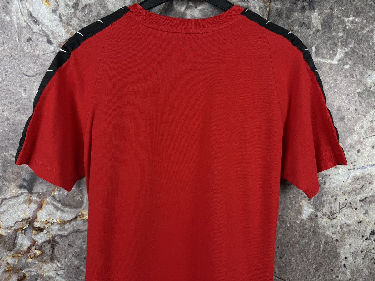 Nike Men’s Nike T-Shirt With Side Stripes Streetwear Size Medium Size US M / EU 48-50 / 2 - 13 Thumbnail