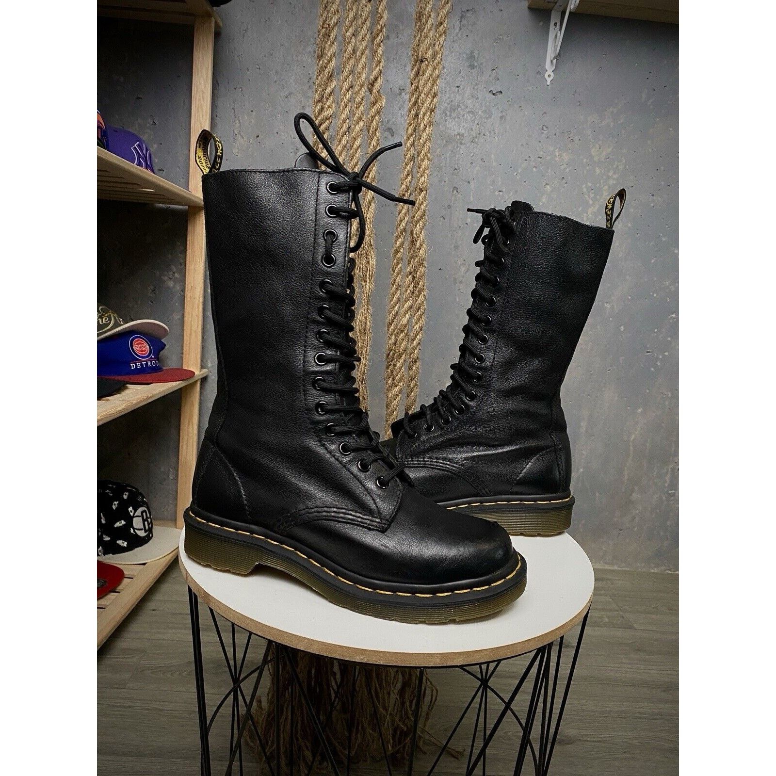 Dr. Martens Dr Martens Audrick 20 Eye Leather Knee High Platform