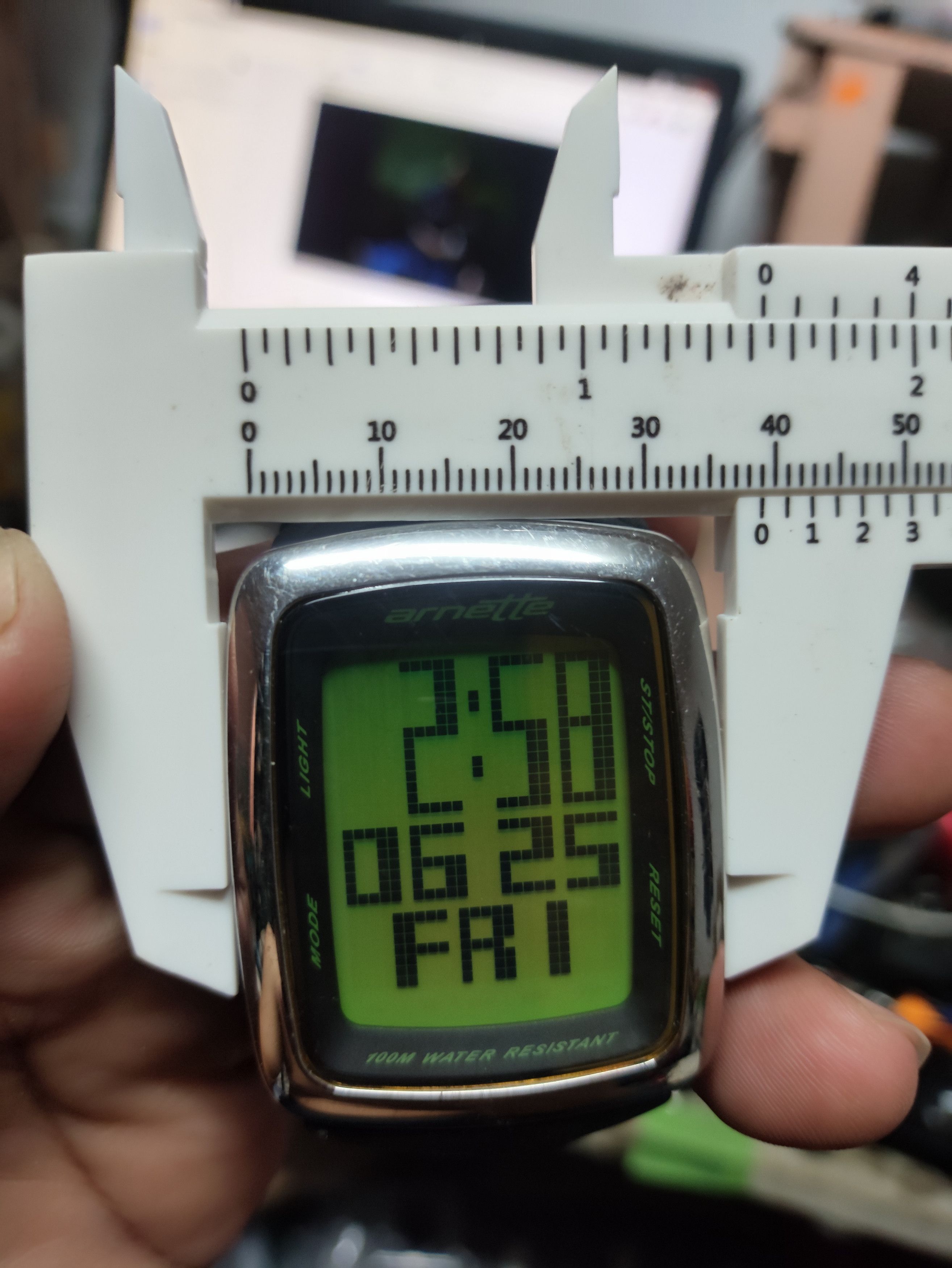 Japanese Brand VINTAGE (ARNETTE ARD2002) DIGITAL WATCH. BIG TANK DESIGN Size ONE SIZE - 2 Thumbnail