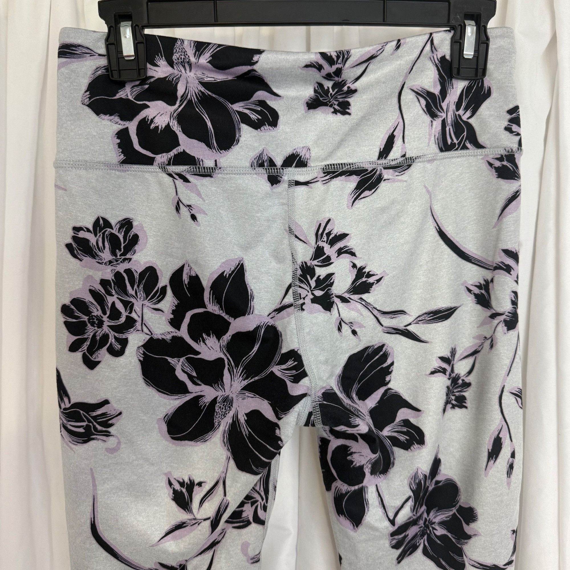 Athleta Athleta Womens Floral Print High-Waisted Capri Leggings M Gr Size 28" / US 6 / IT 42 - 4 Thumbnail