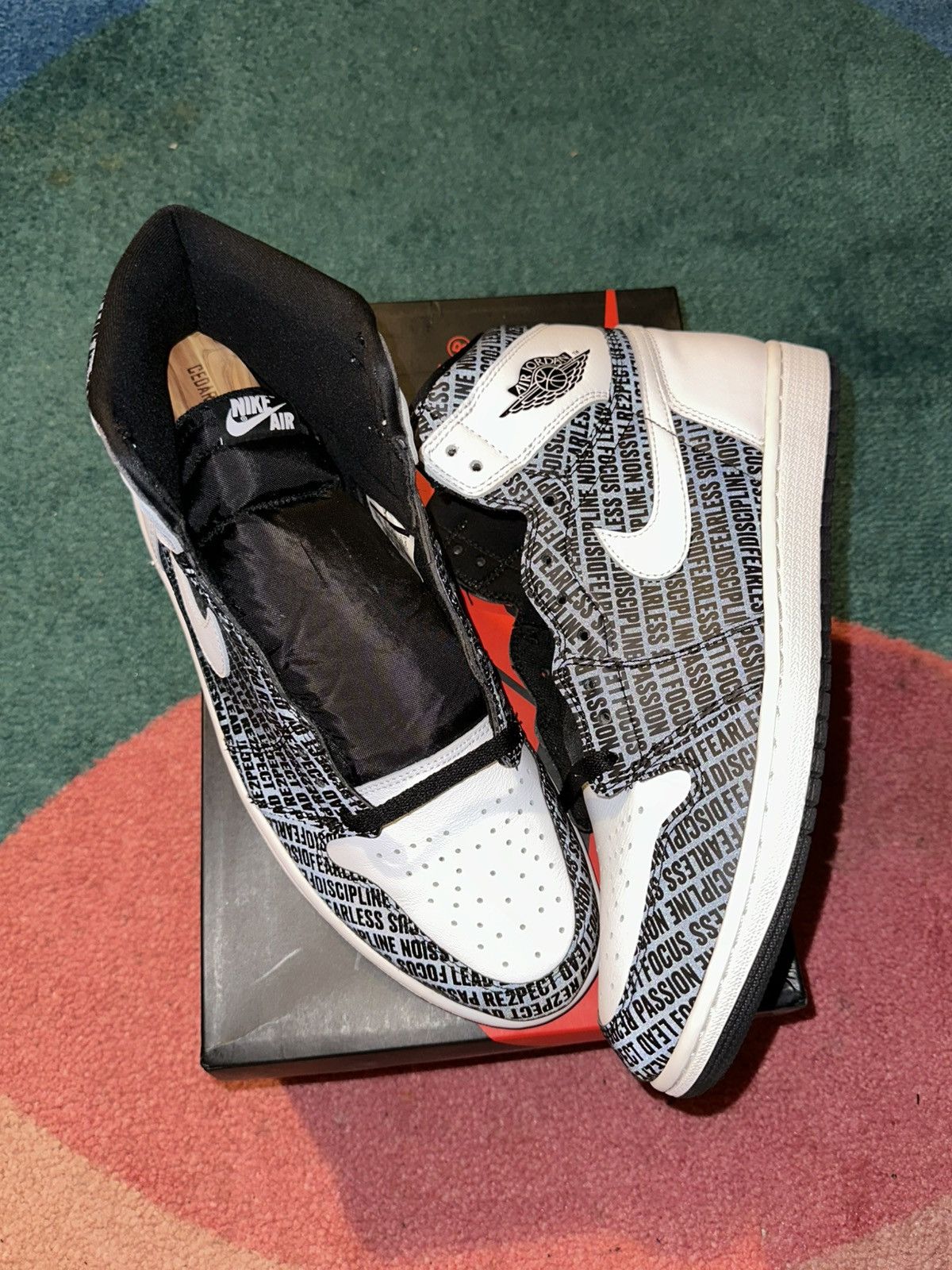 Jordan Brand Air Jordan 1 Retro High RE2PECT (Derek Jeter) Size US 11.5 / EU 44-45 - 15 Thumbnail