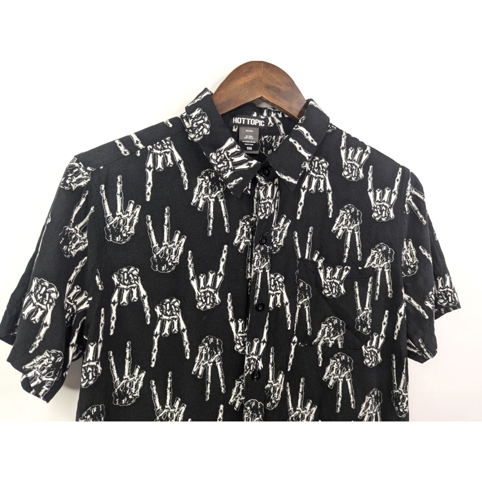 Hot Topic Hot Topic Shirt Men's Small Black Skeleton Hands Button Short Sleeve Gothic Size US S / EU 44-46 / 1 - 2 Thumbnail