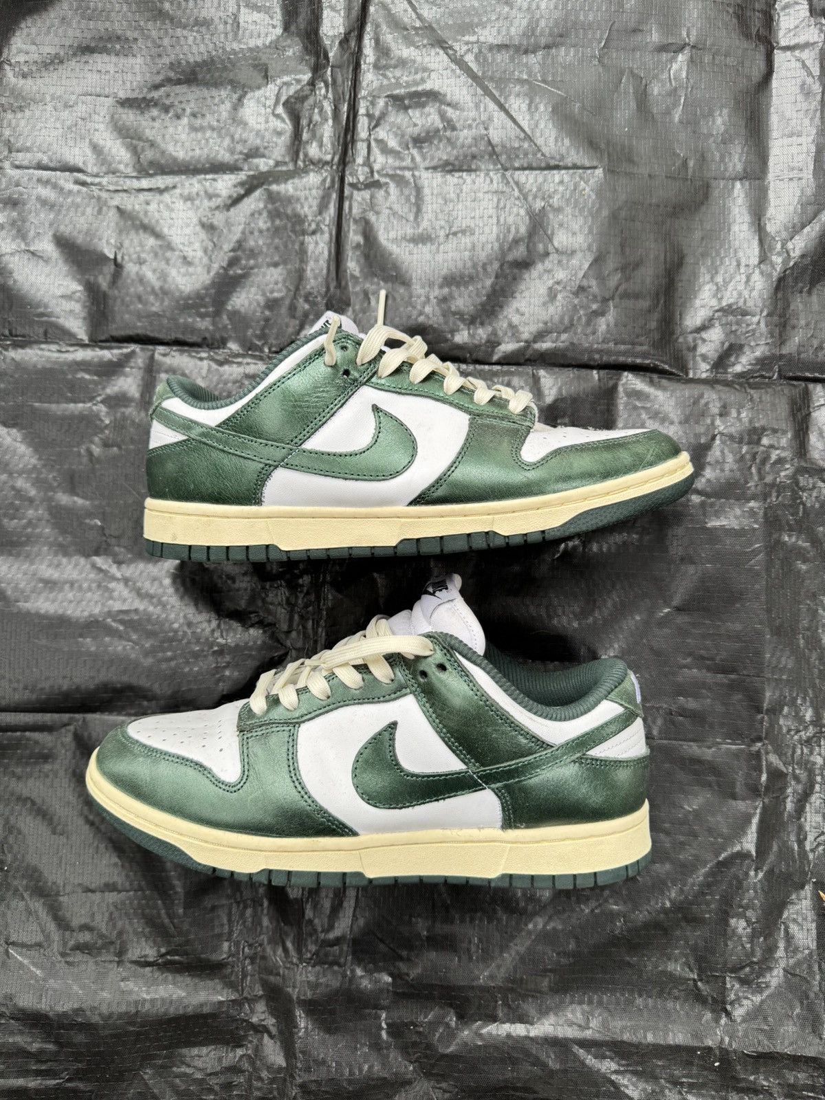 Nike Nike Dunk Low SE "Pine Green" Size US 8 / EU 41 - 4 Thumbnail