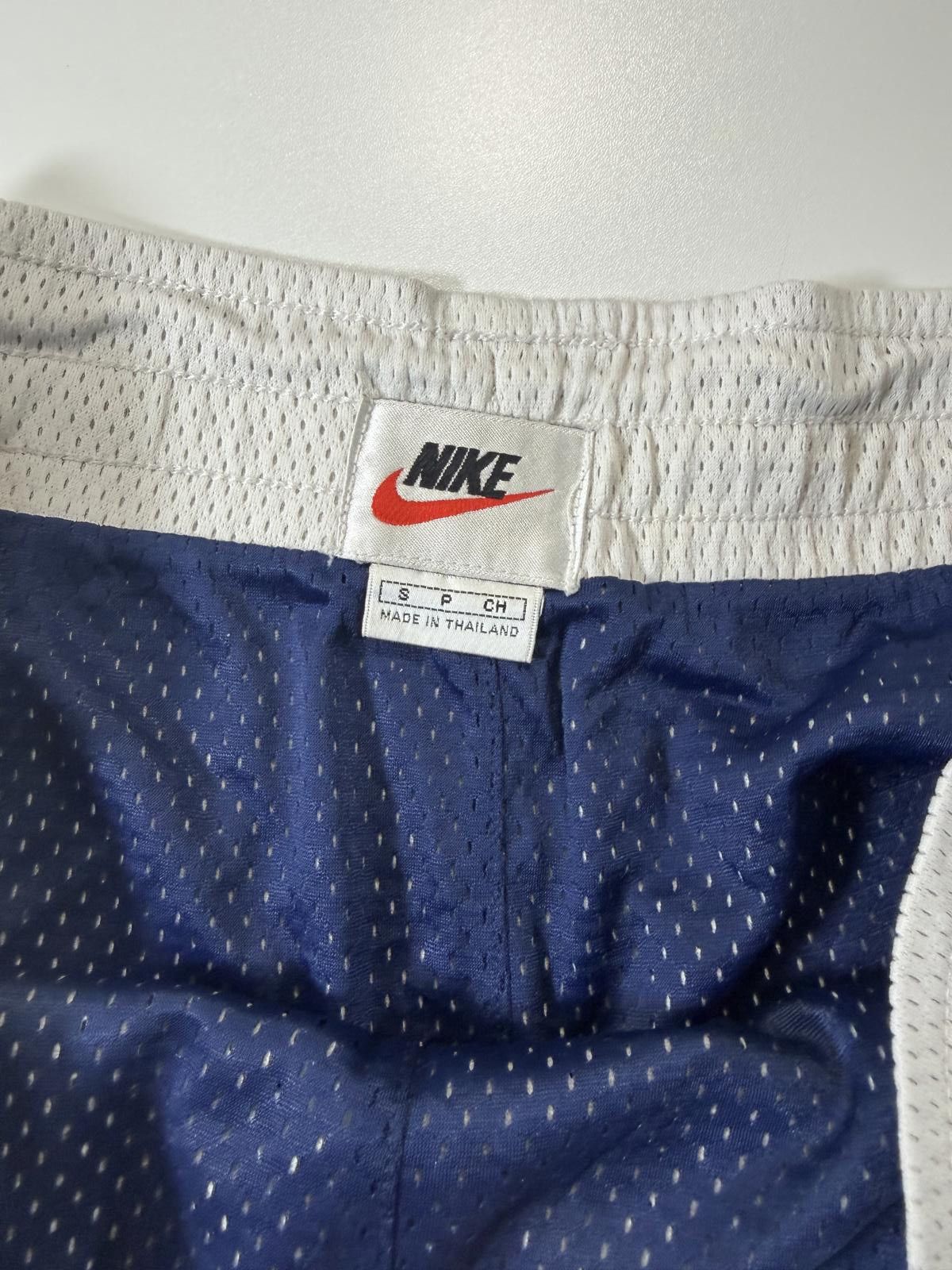 Nike Vintage Nike White Mesh Athletic Shorts with Basketball Logo Size US 32 / EU 48 - 4 Thumbnail