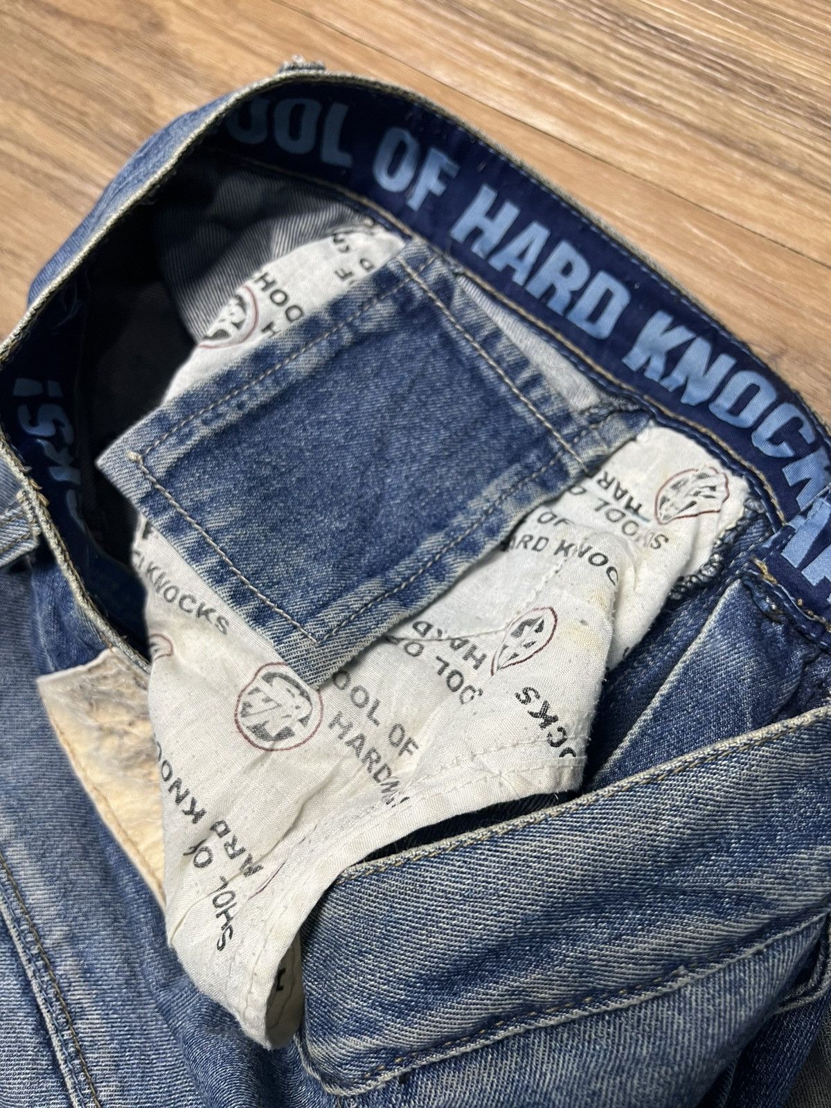 School of Hard Knocks Vintage Baggy DJ Graphic Jeans Y2K(43)