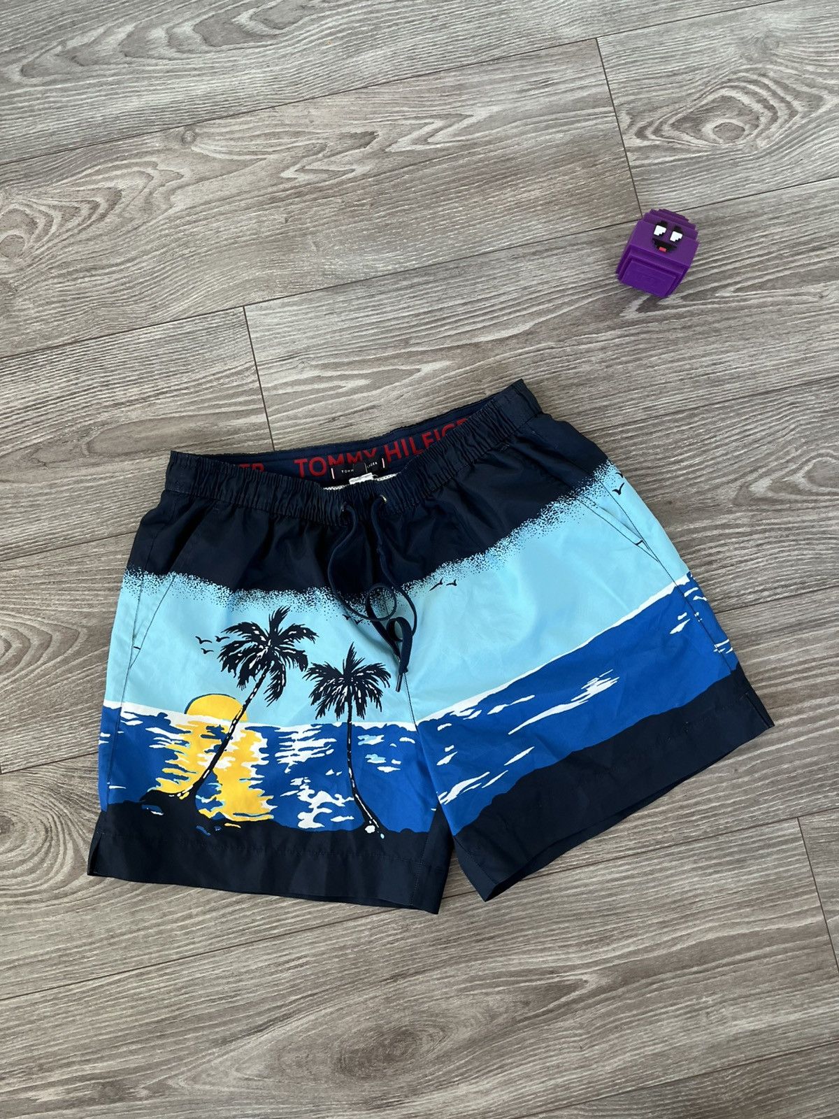 Tommy Hilfiger Tommy Hilfiger Overprinted Bahama Beach Swimming Shorts Size US 30 / EU 46 - 3 Thumbnail