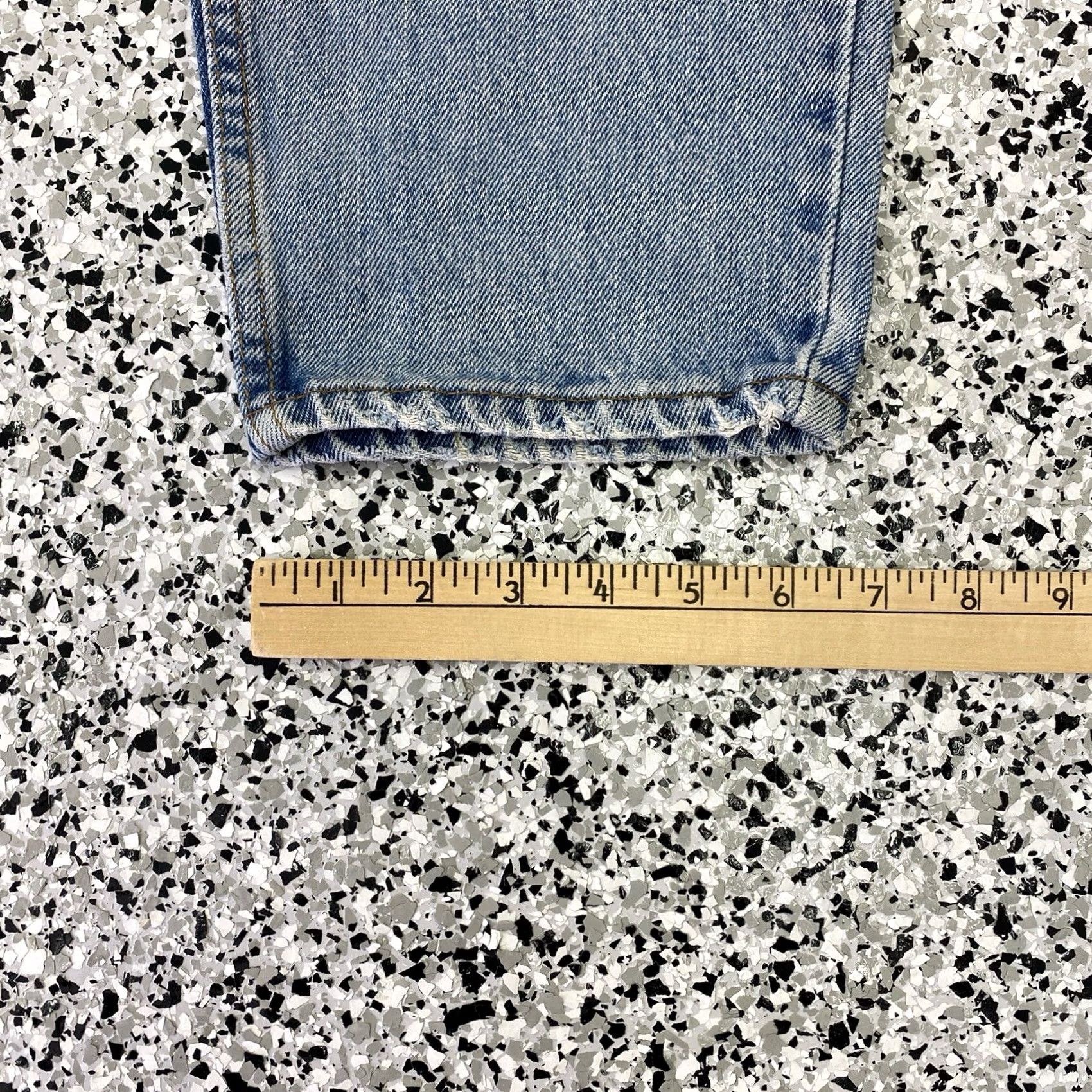 Levi's VINTAGE Levi's 550 Jeans Relaxed Fit Mens 36x29 Light Blue Wash Denim Size US 36 / EU 52 - 2 Thumbnail